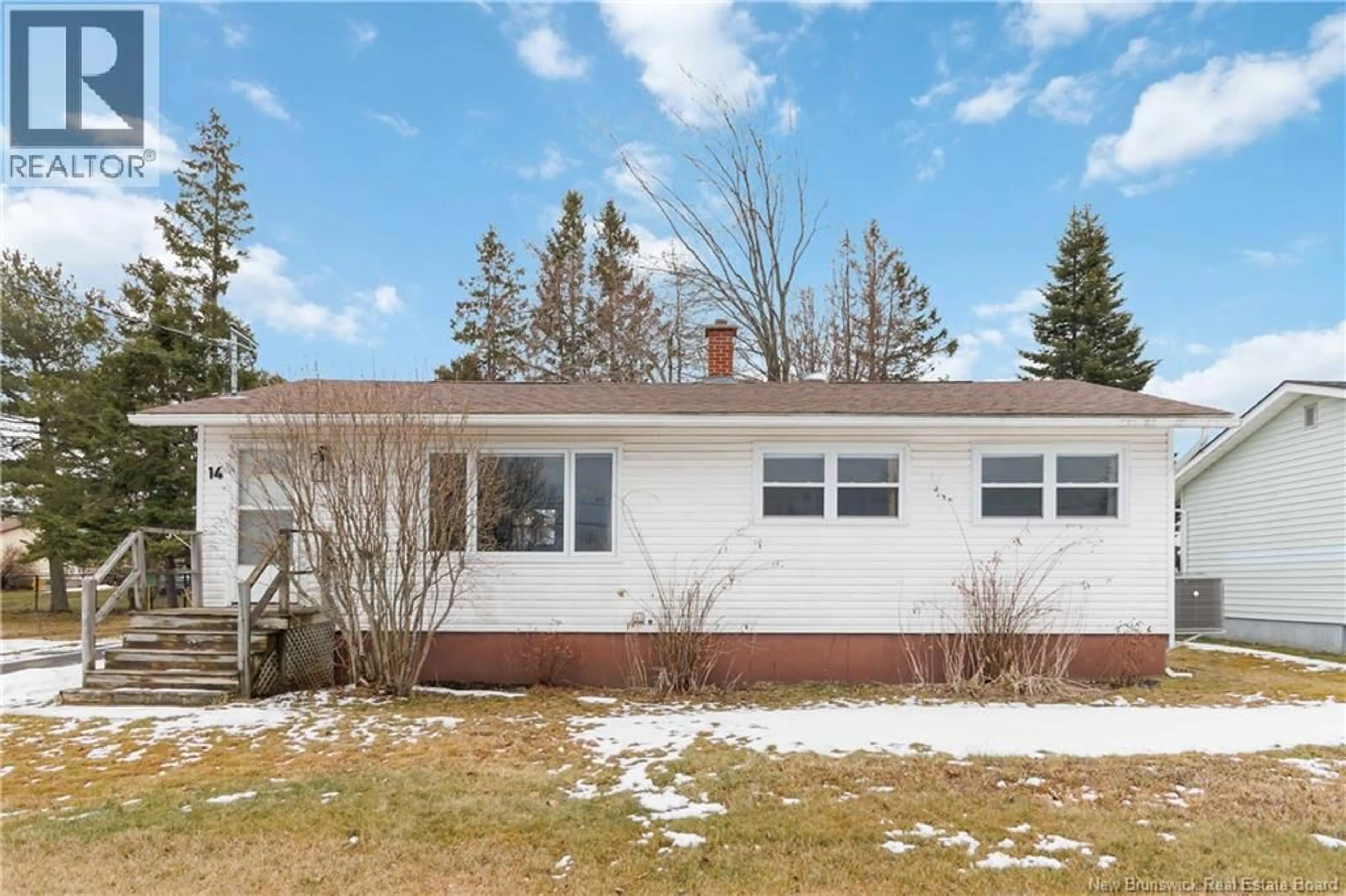 Home with vinyl exterior material, unknown for 14 WINDSOR STREET, Riverview New Brunswick E1B2X6
