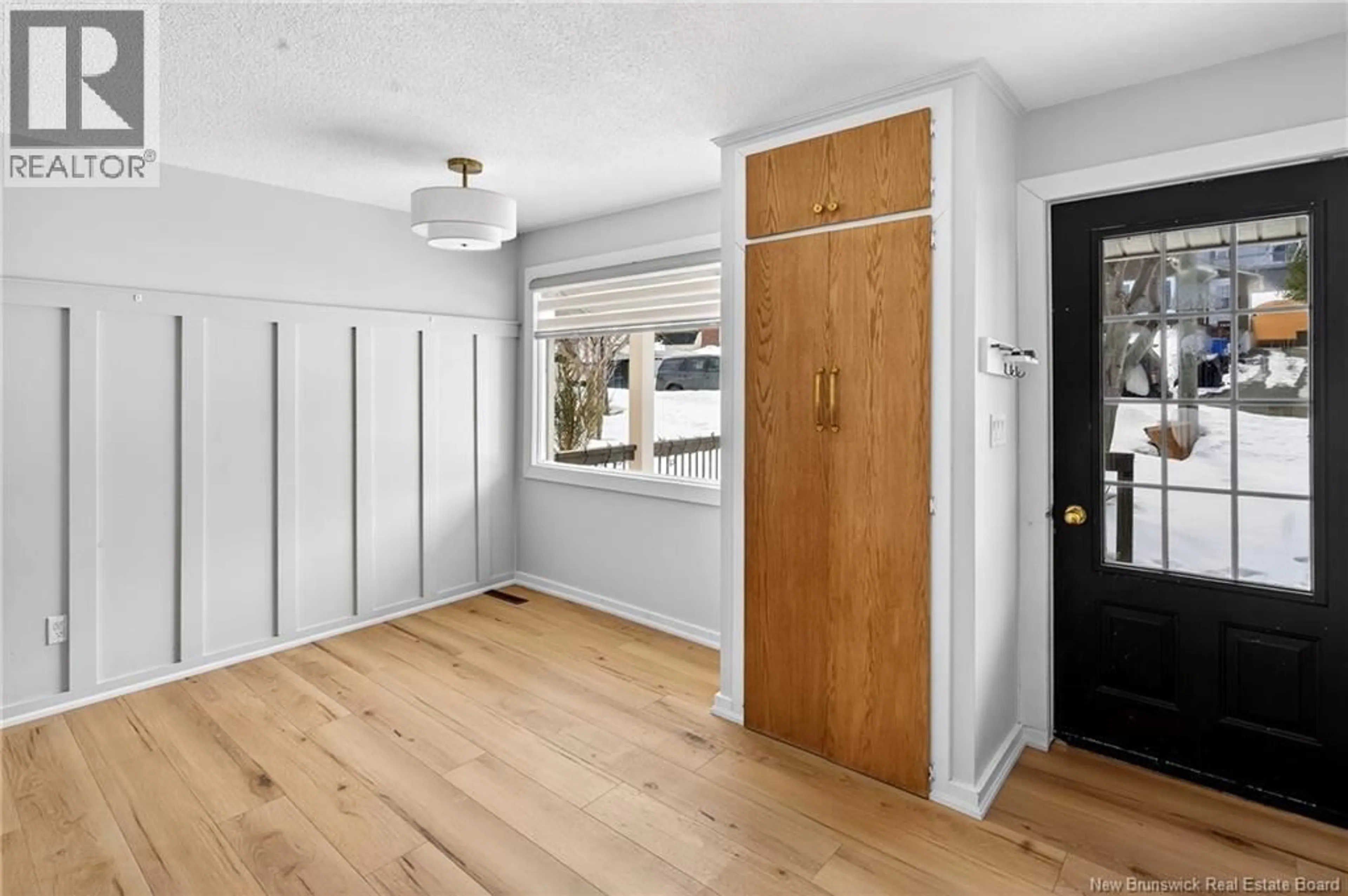 Indoor entryway for 543 MONTGOMERY STREET, Dalhousie New Brunswick E8C2B5