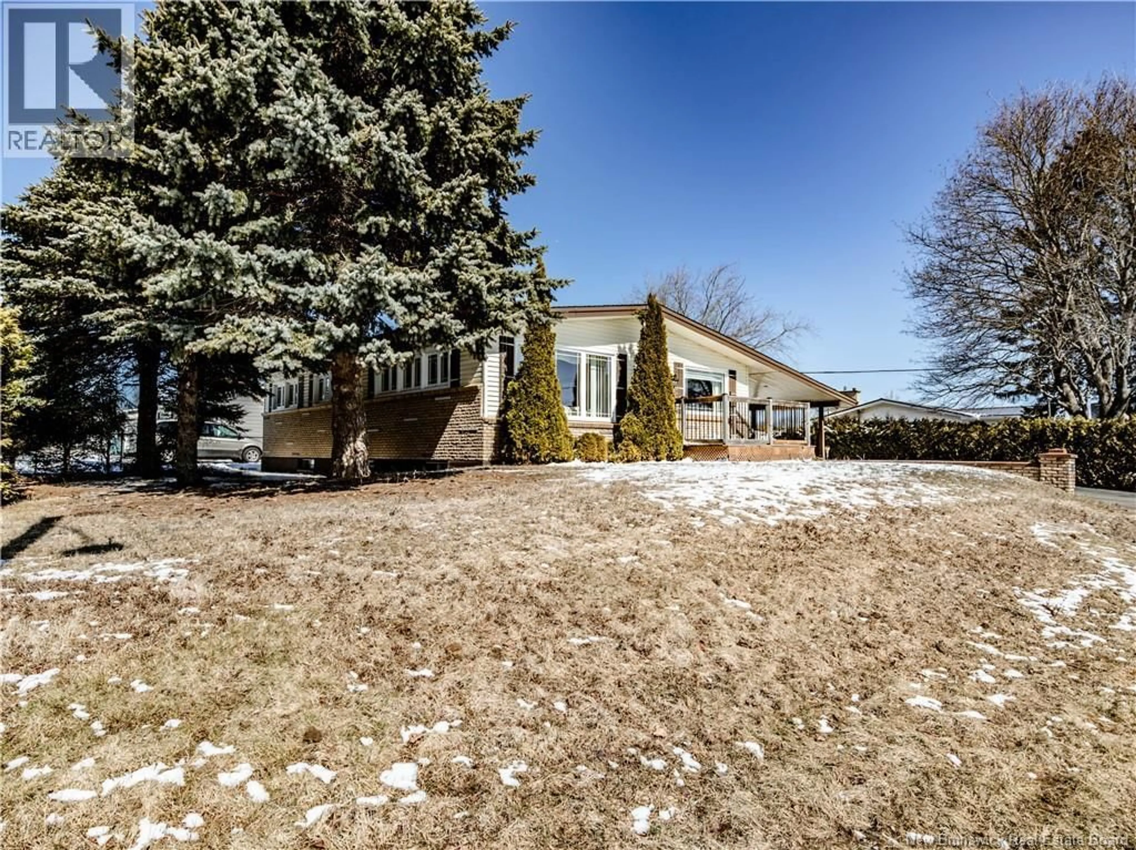 A pic from outside/outdoor area/front of a property/back of a property/a pic from drone, street for 27 RICHARD AVENUE, Bouctouche New Brunswick E4S3T1