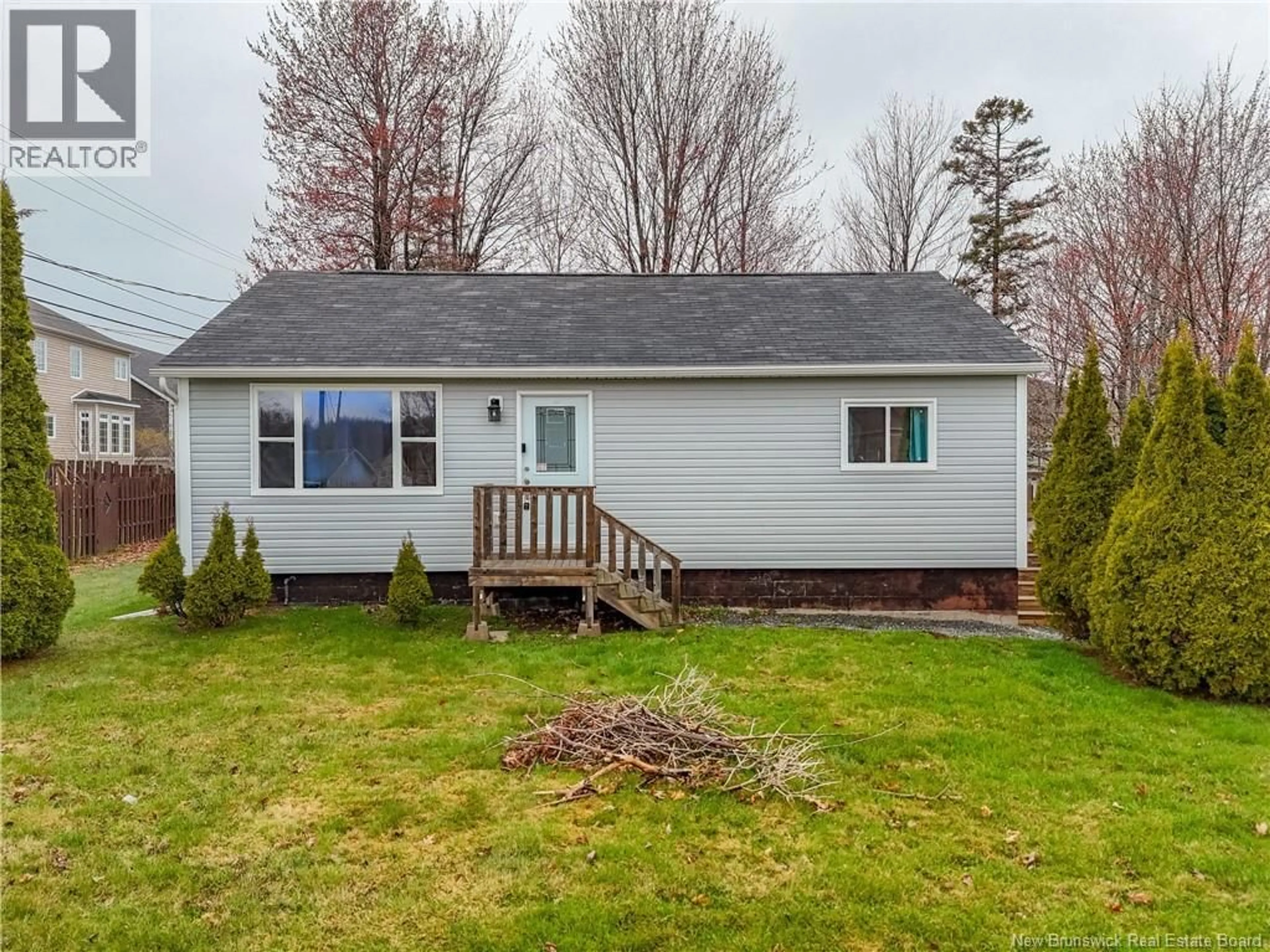 Home with vinyl exterior material, unknown for 330 RAINSFORD LANE, Fredericton New Brunswick E3B7T2