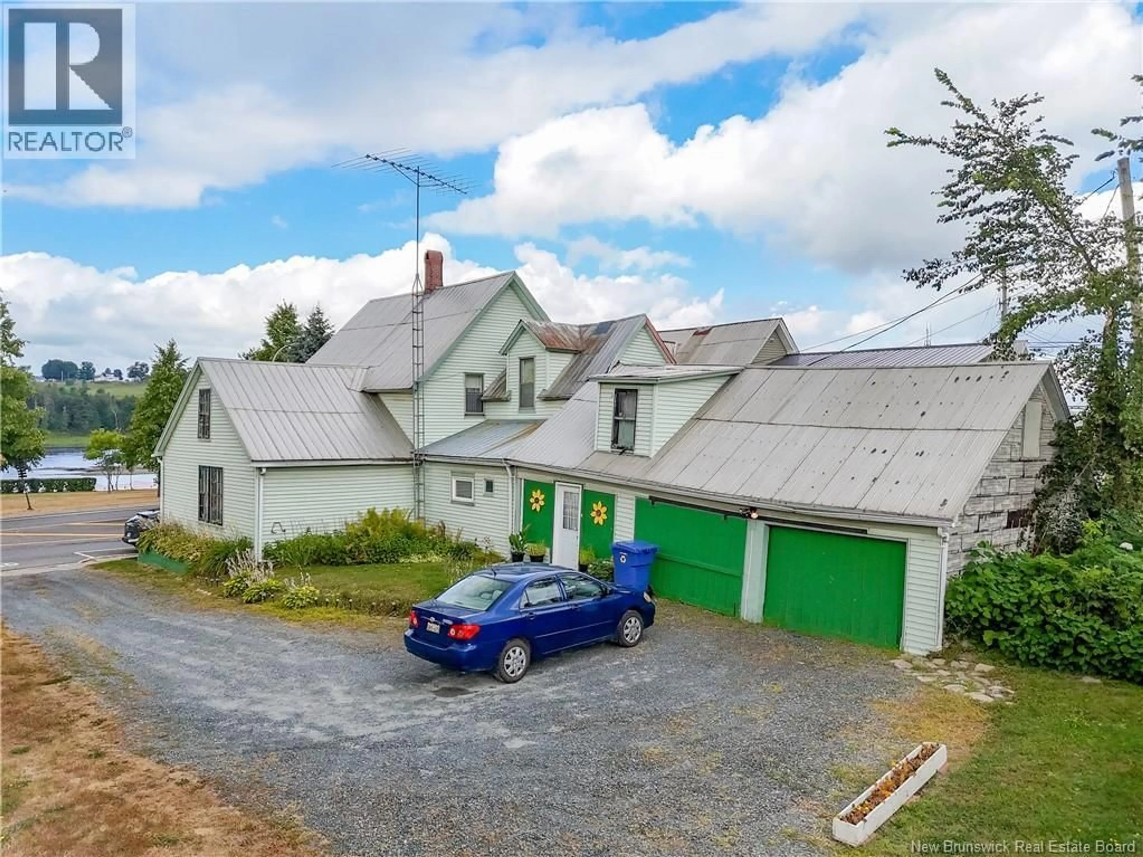 A pic from outside/outdoor area/front of a property/back of a property/a pic from drone, street for 406 MAIN STREET, Hartland New Brunswick E7P2N4