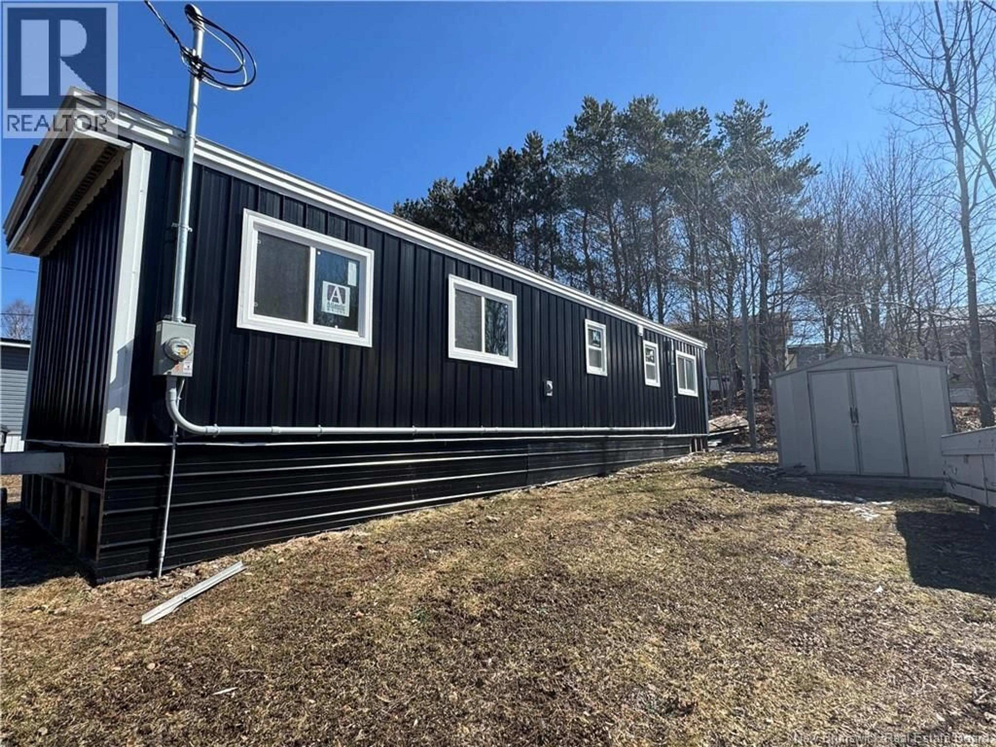 Home with vinyl exterior material, building for 7 THIRD STREET, Hampton New Brunswick E5N5T9