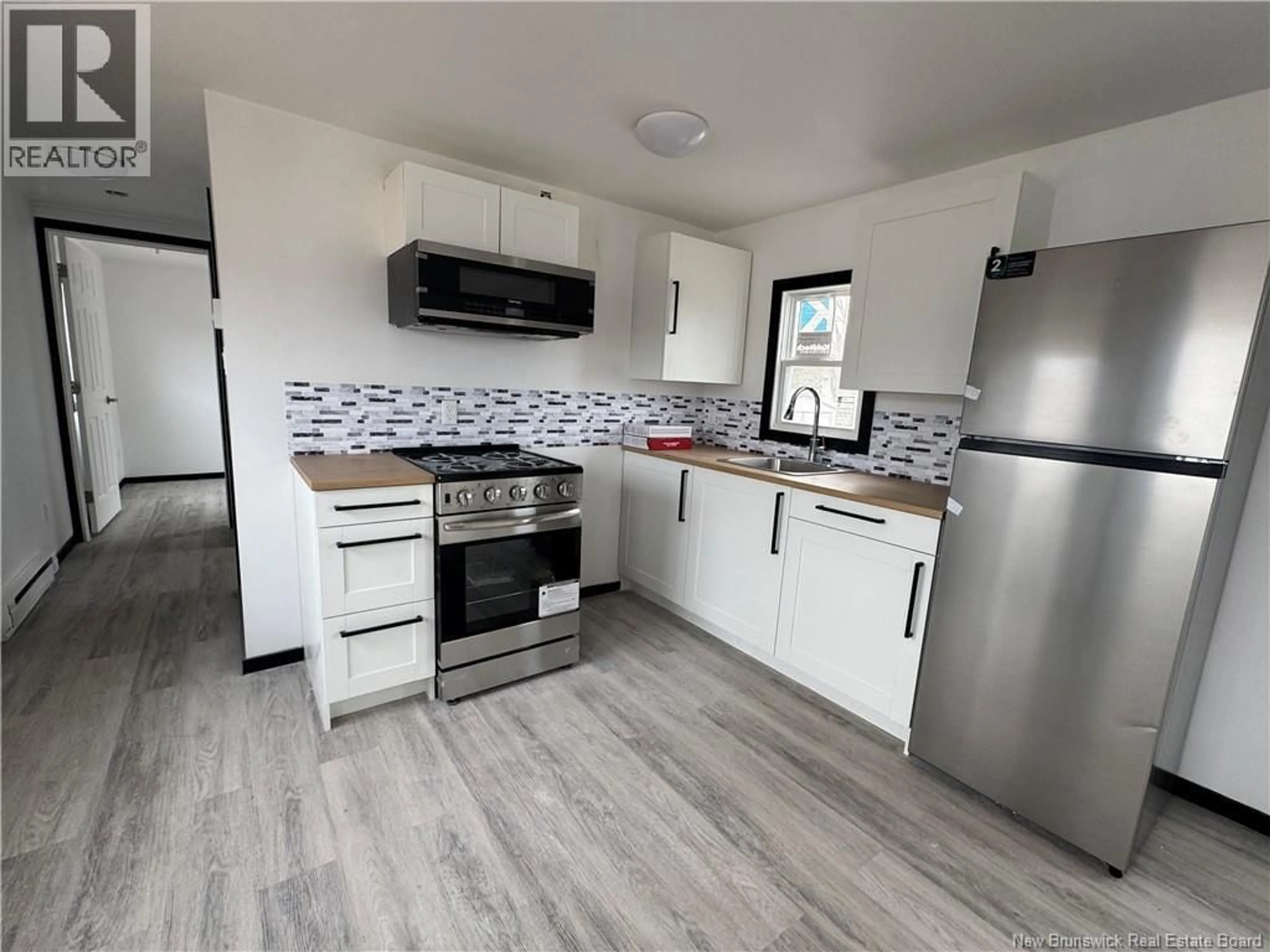 Standard kitchen, wood/laminate floor for 7 THIRD STREET, Hampton New Brunswick E5N5T9