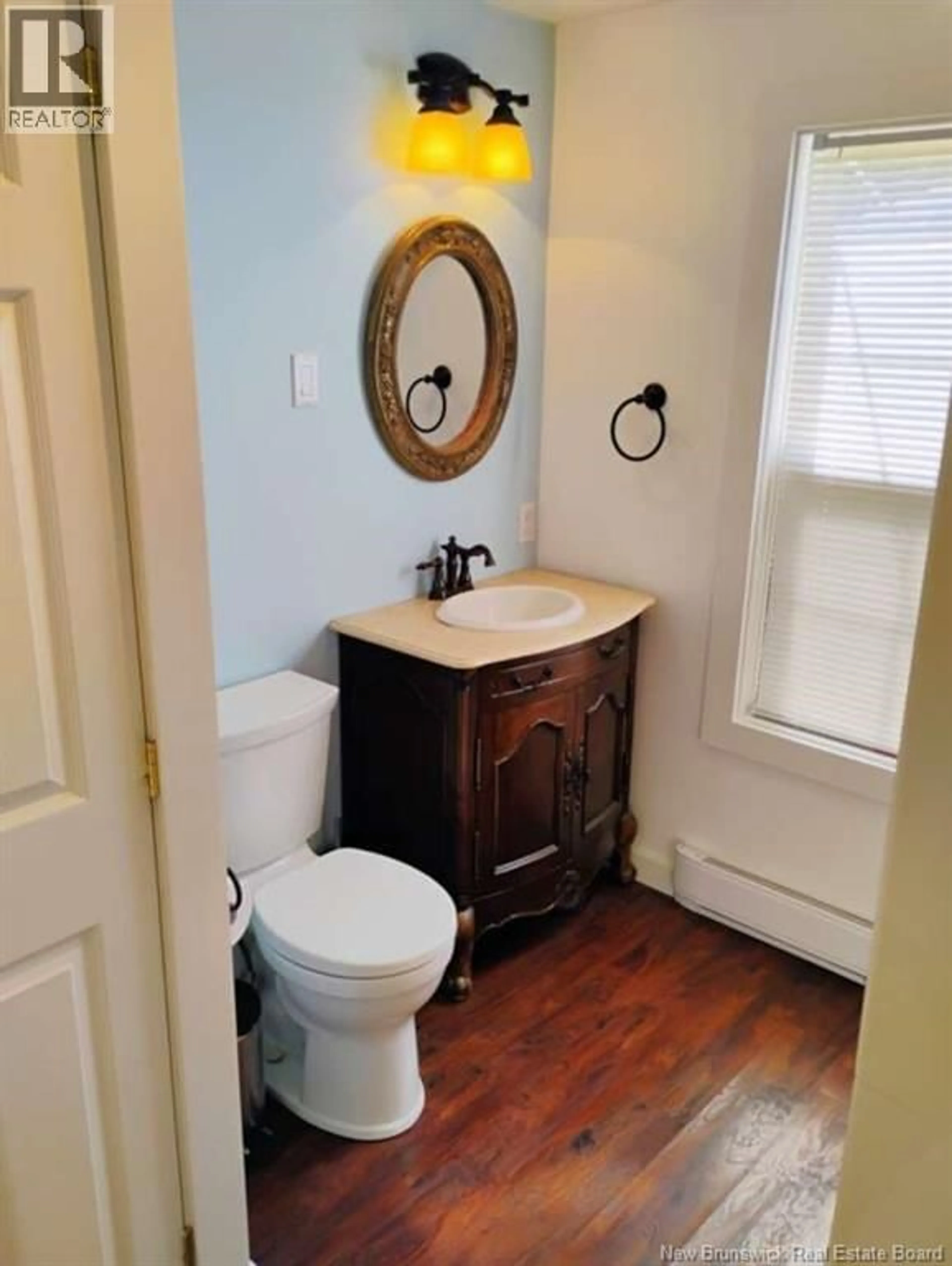 Standard bathroom, ceramic/tile floor for 35 FOURTH AVENUE, Pointe-Du-Chêne New Brunswick E4P4H4