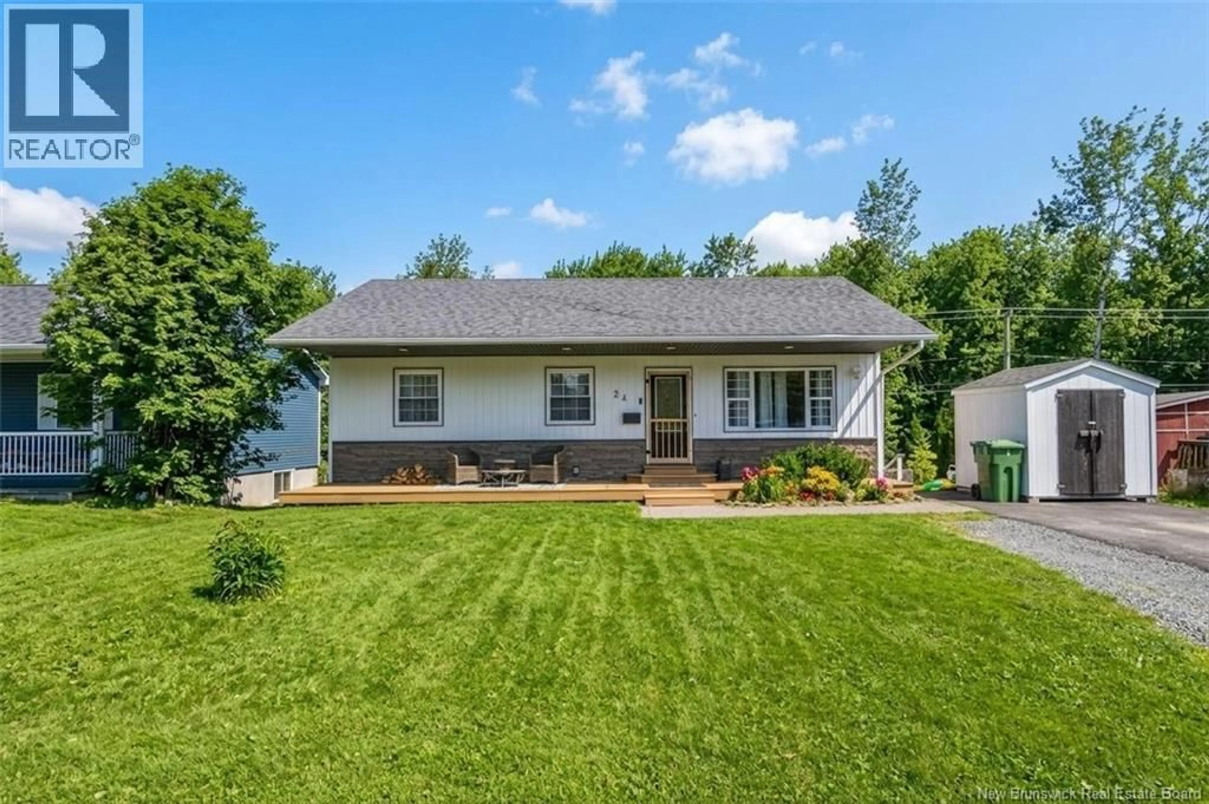 Home with vinyl exterior material, street for 24 LANSDOWN AVENUE, Oromocto New Brunswick E2V4P3