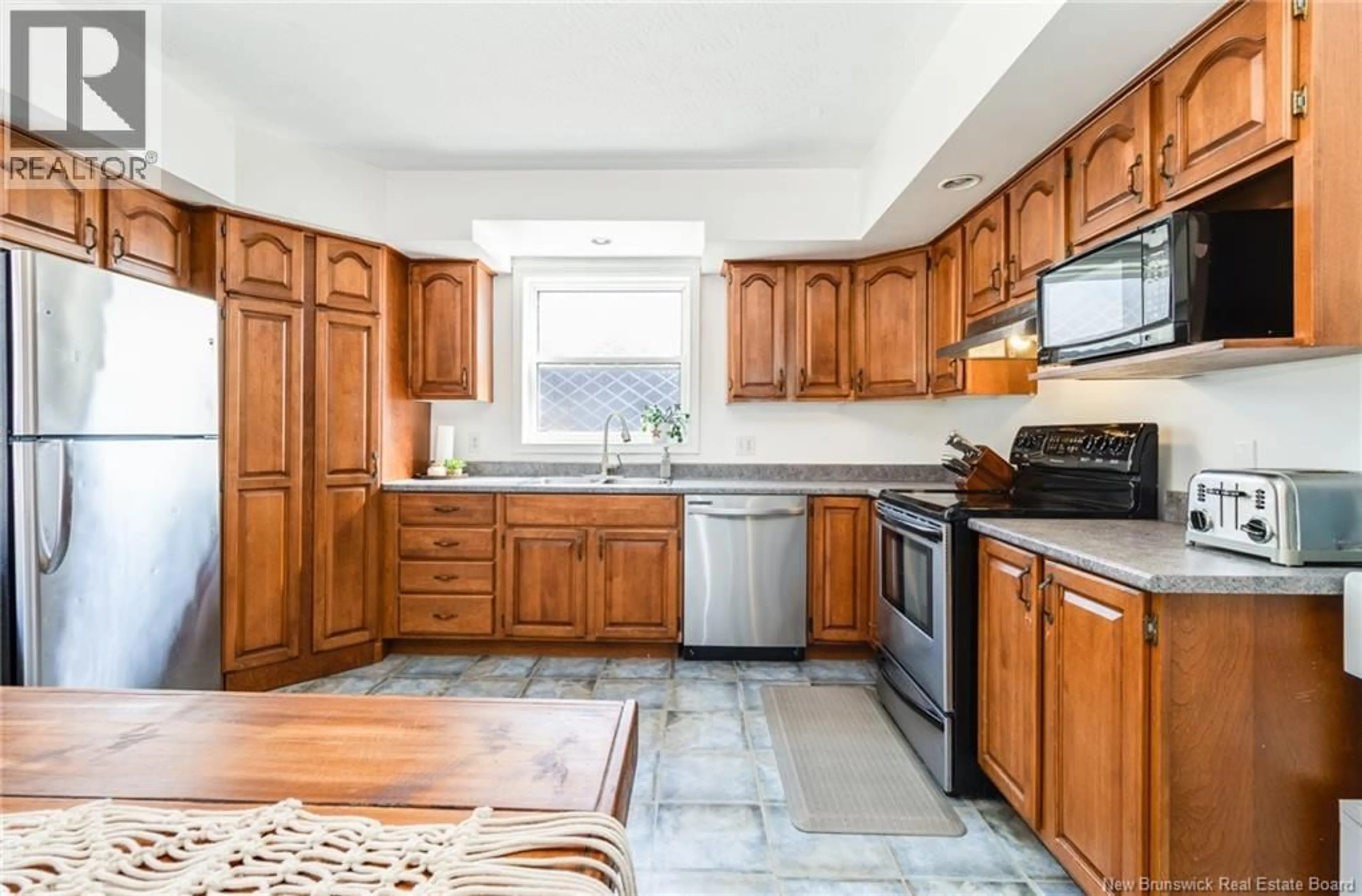 Standard kitchen, ceramic/tile floor for 24 LANSDOWN AVENUE, Oromocto New Brunswick E2V4P3