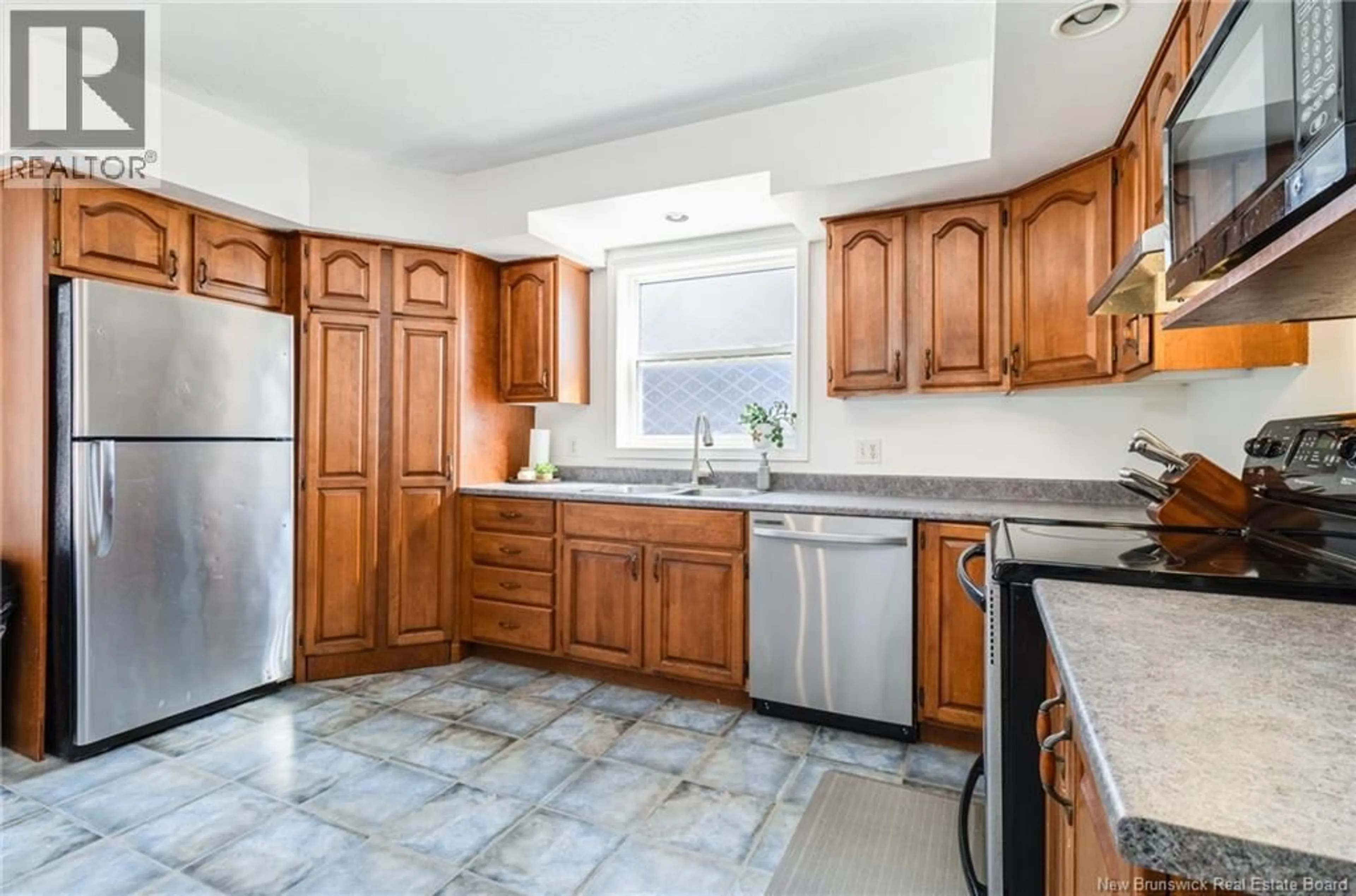 Standard kitchen, ceramic/tile floor for 24 LANSDOWN AVENUE, Oromocto New Brunswick E2V4P3