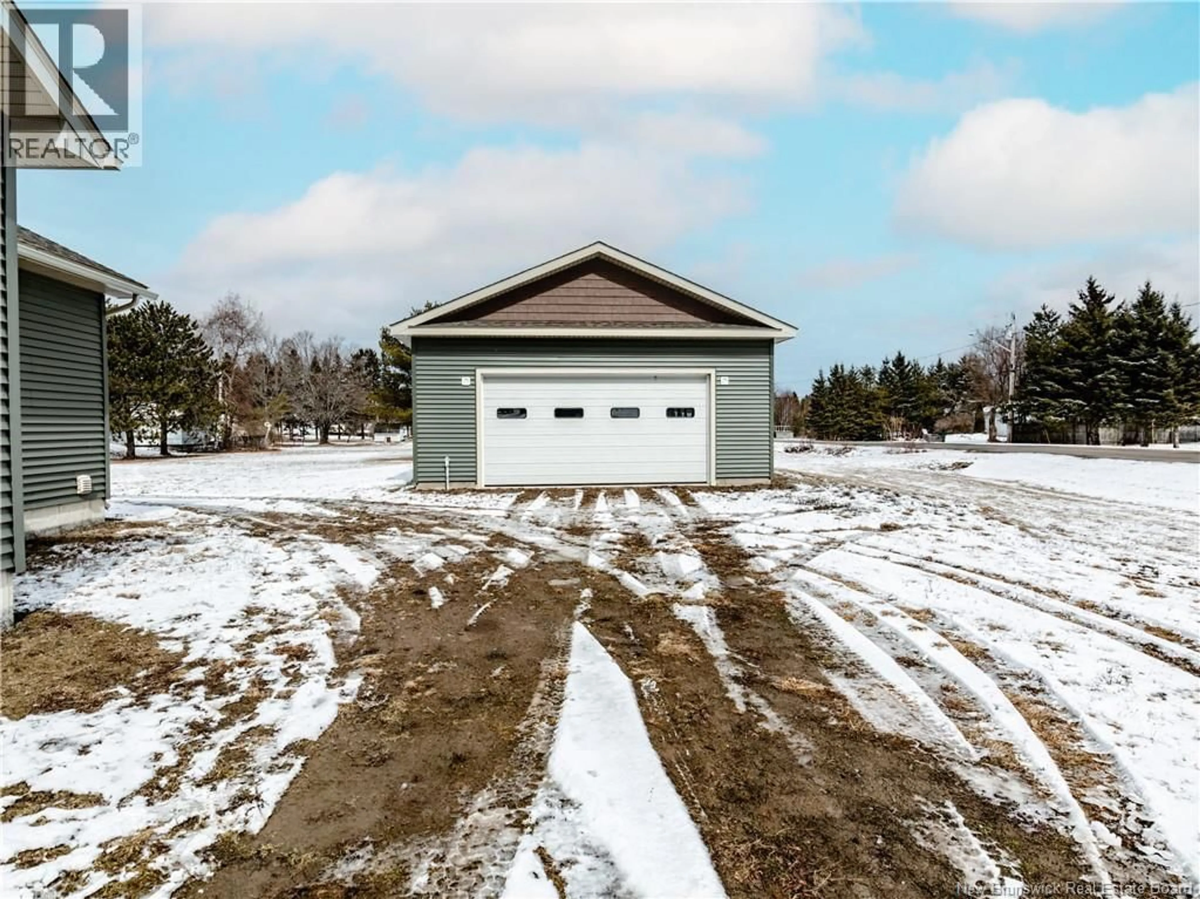 Indoor garage for 7 SOLEIL LEVANT, Saint-Louis-De-Kent New Brunswick E4X1H4