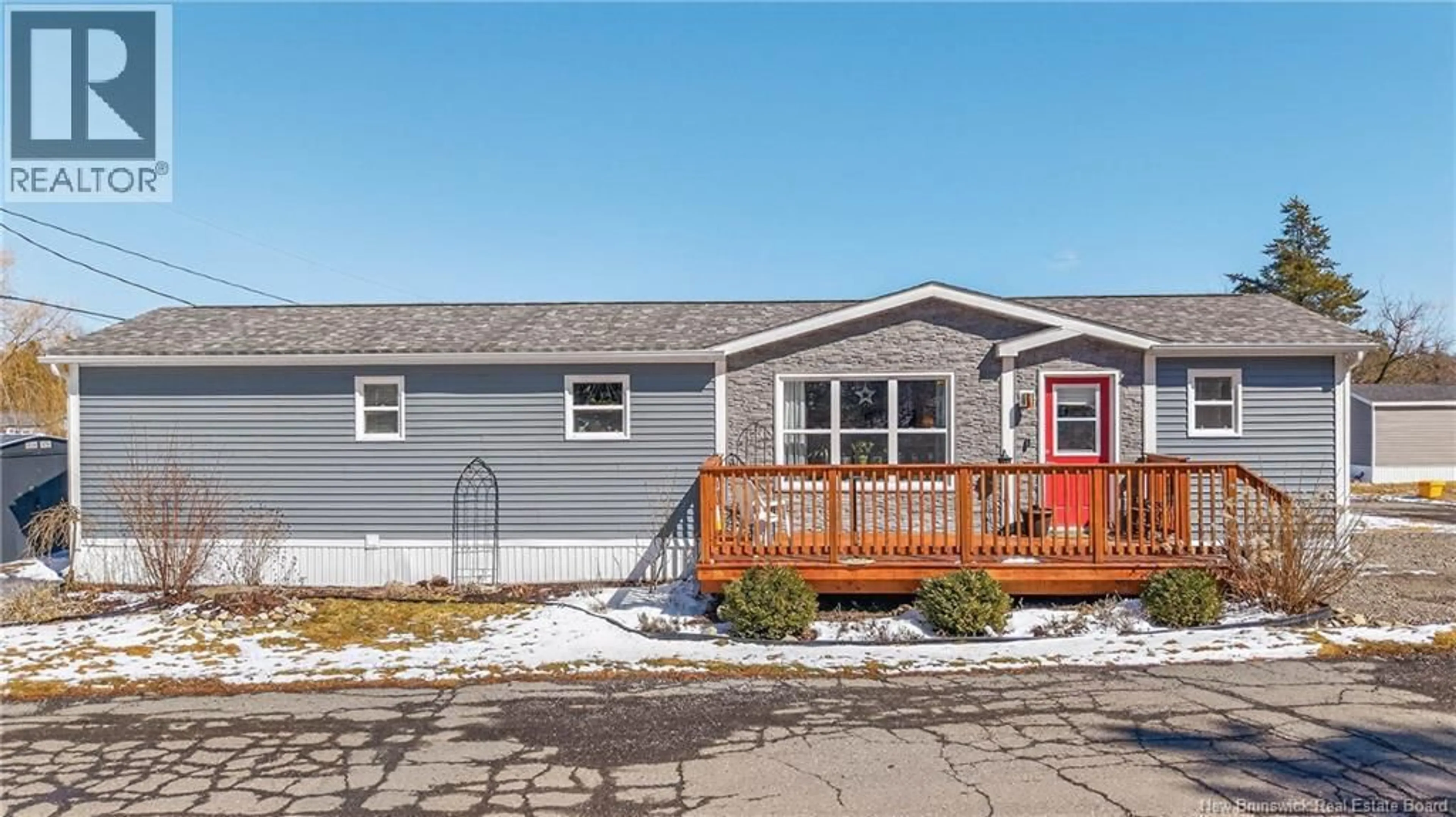 Home with vinyl exterior material, street for 2 WILDWOOD STREET, St. Stephen New Brunswick E3L2Z5