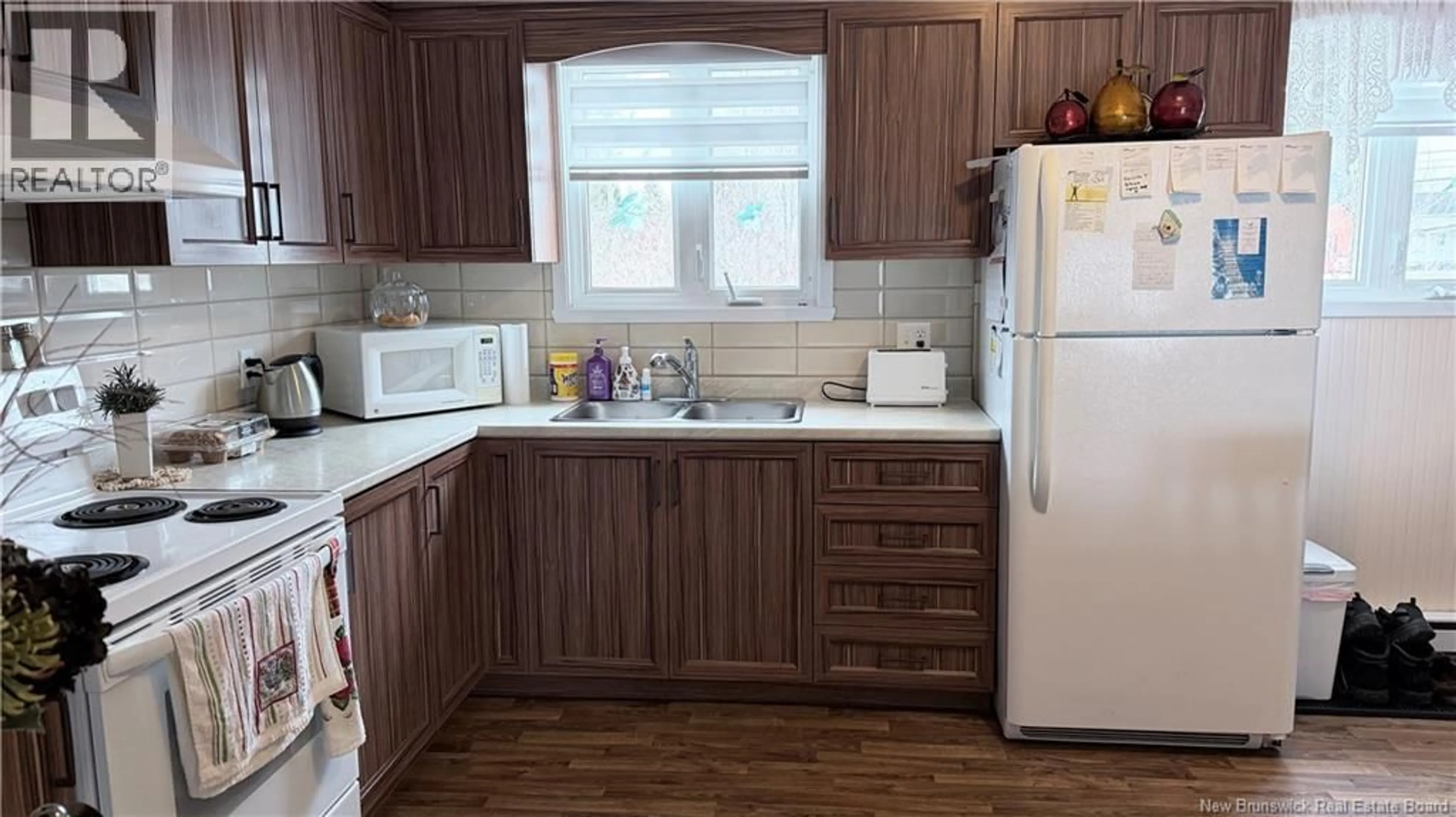 Standard kitchen, wood/laminate floor for 77 RUE NADEAU, Saint-Léonard New Brunswick E7E2E7