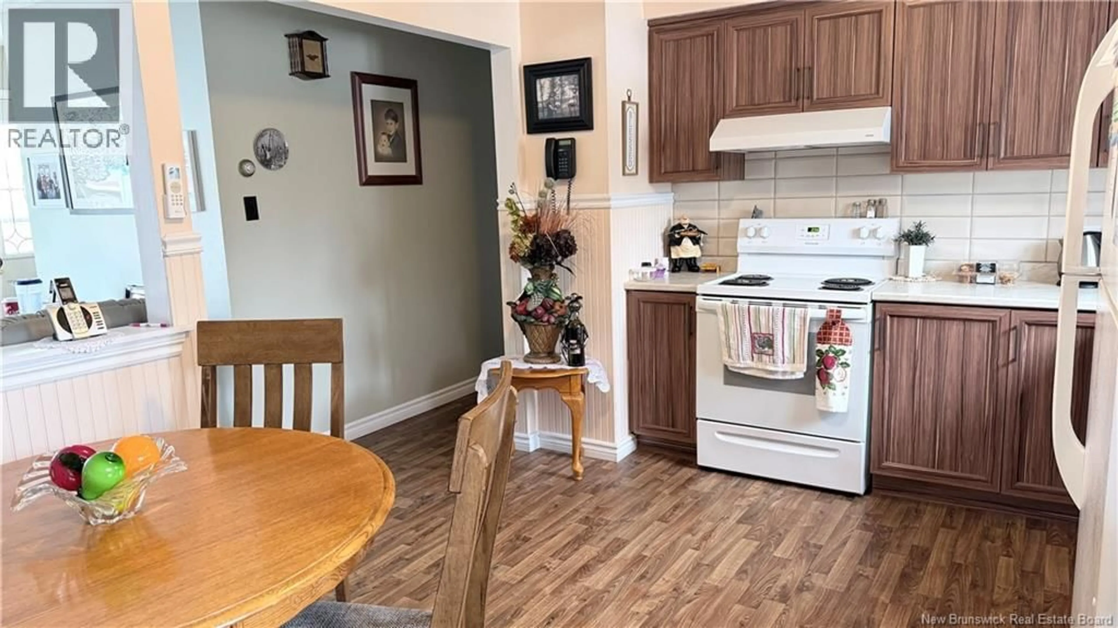 Standard kitchen, wood/laminate floor for 77 RUE NADEAU, Saint-Léonard New Brunswick E7E2E7