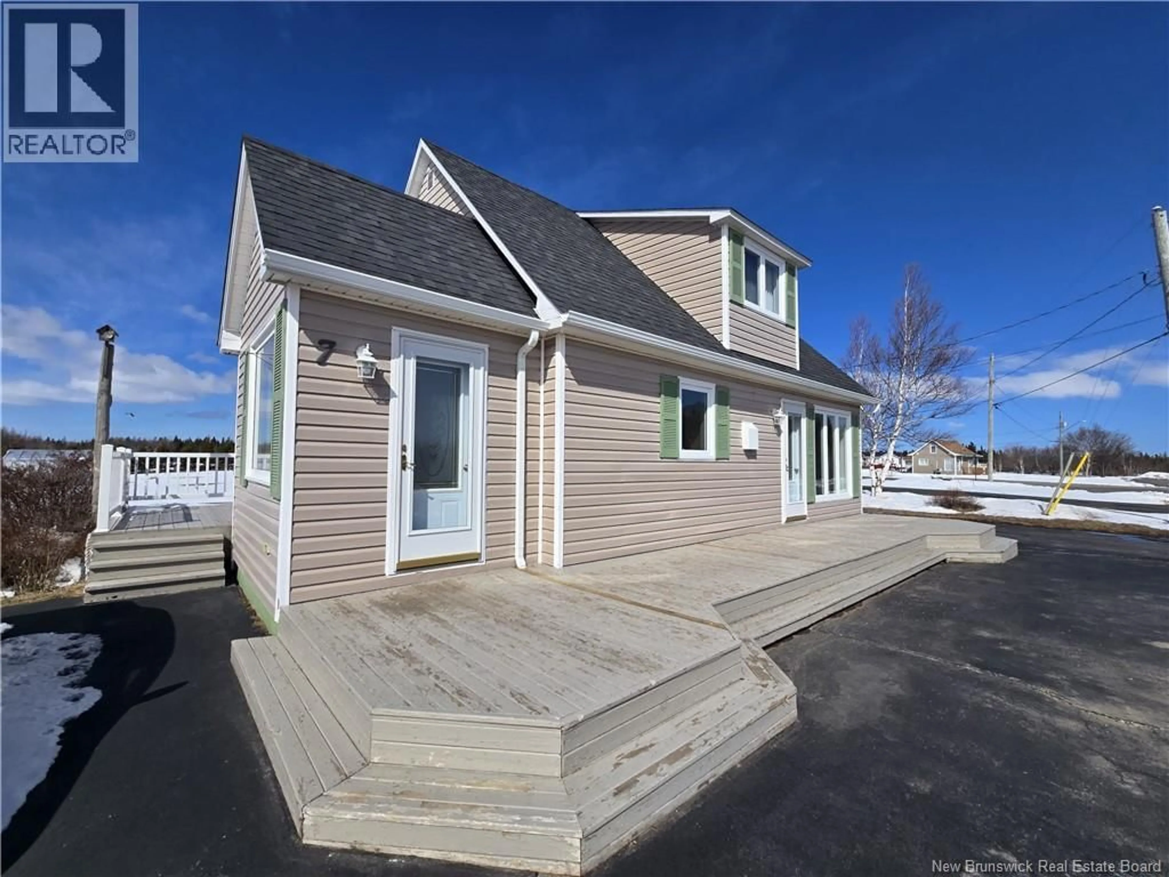 Home with vinyl exterior material, water/lake/river/ocean view for 7 RUE DU HAMEAU, Sainte-Marie-Saint-Raphaël New Brunswick E8T1R4