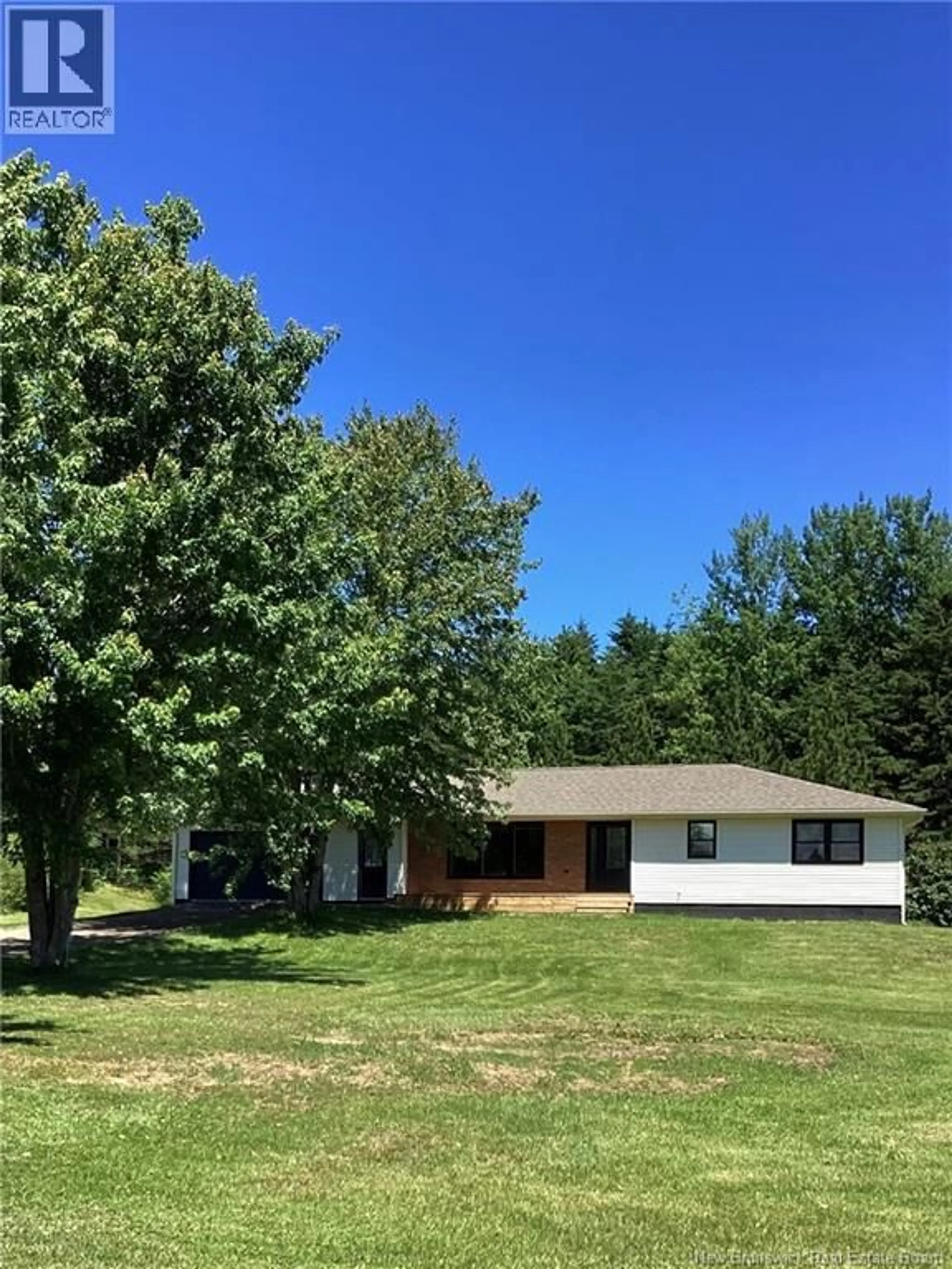 A pic from outside/outdoor area/front of a property/back of a property/a pic from drone, unknown for 125 RUE EVANGELINE, Bouctouche New Brunswick E4S5N3