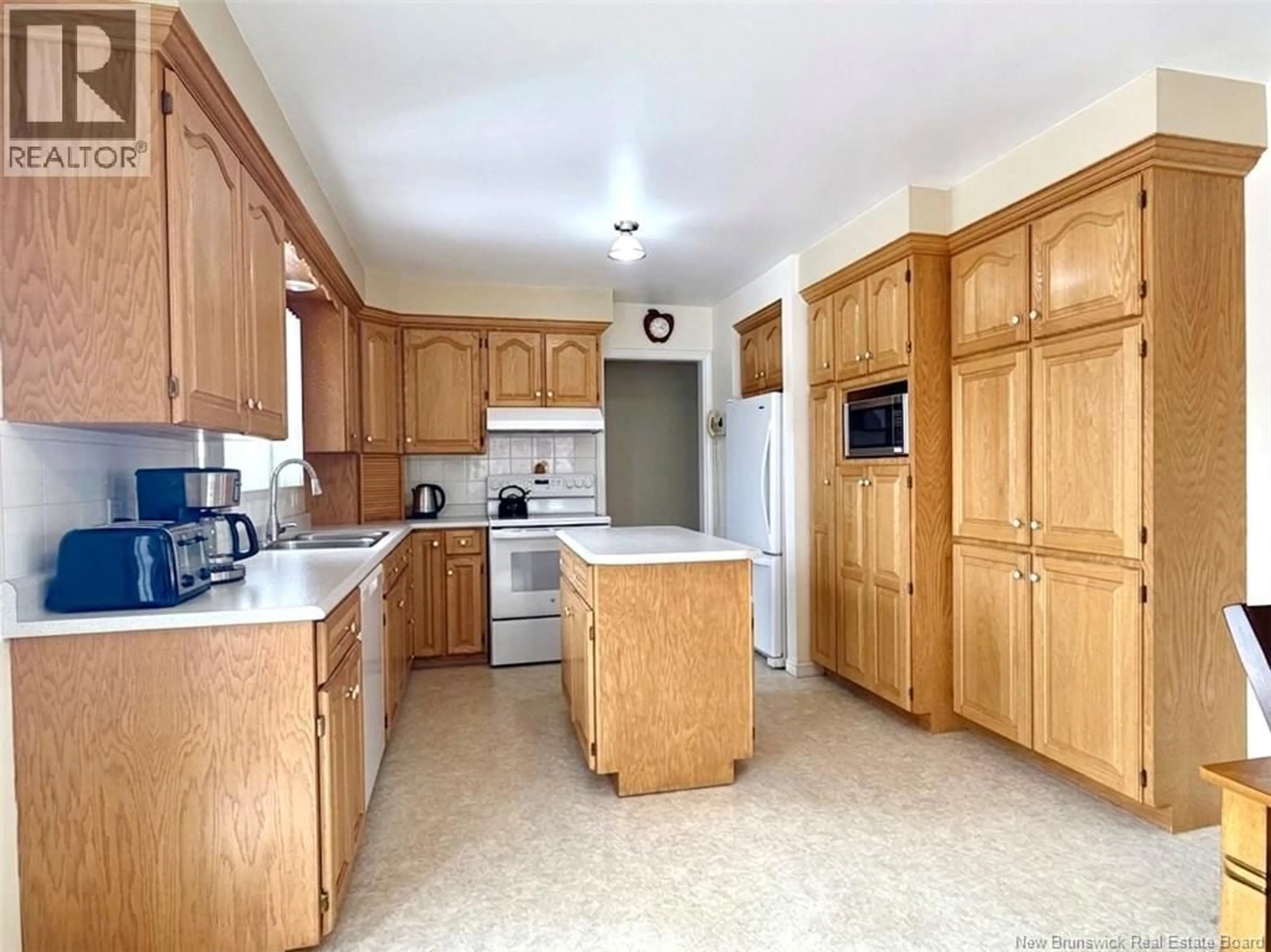 Standard kitchen, unknown for 1261 WHELTON, Bathurst New Brunswick E2A3S8