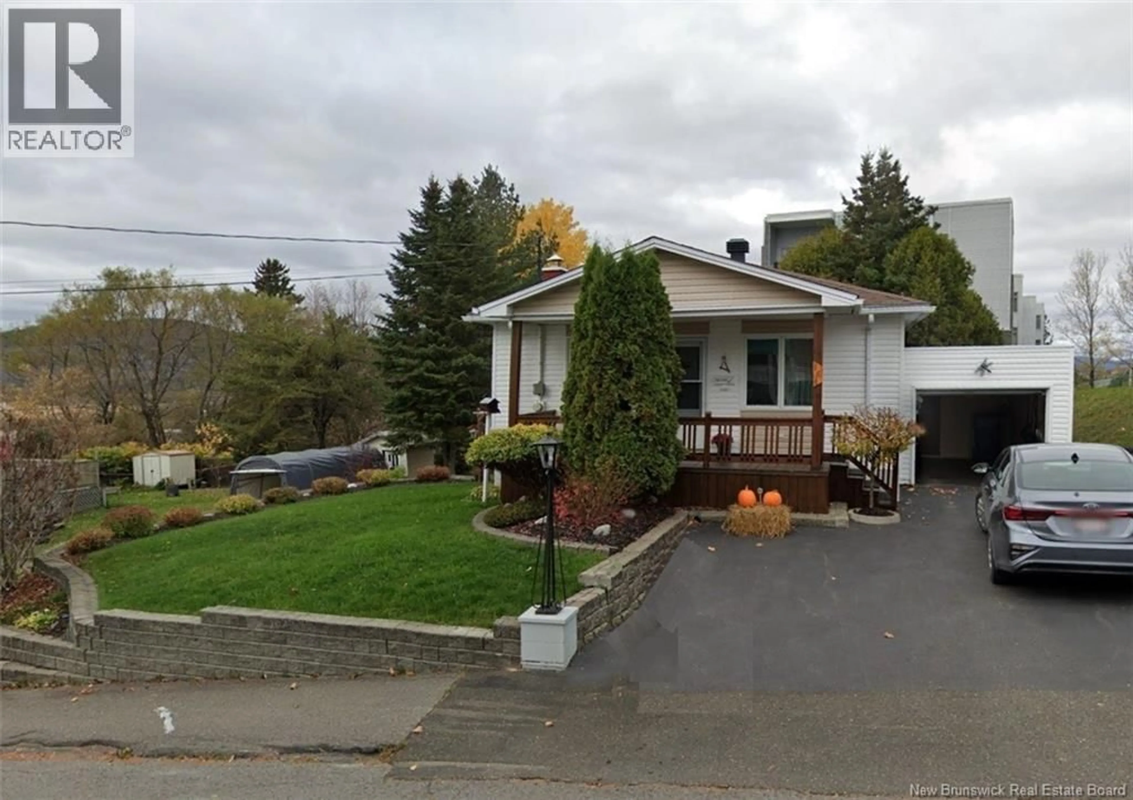 Home with vinyl exterior material, street for 164 ST-GEORGES AVENUE, Edmundston New Brunswick E3V2W4