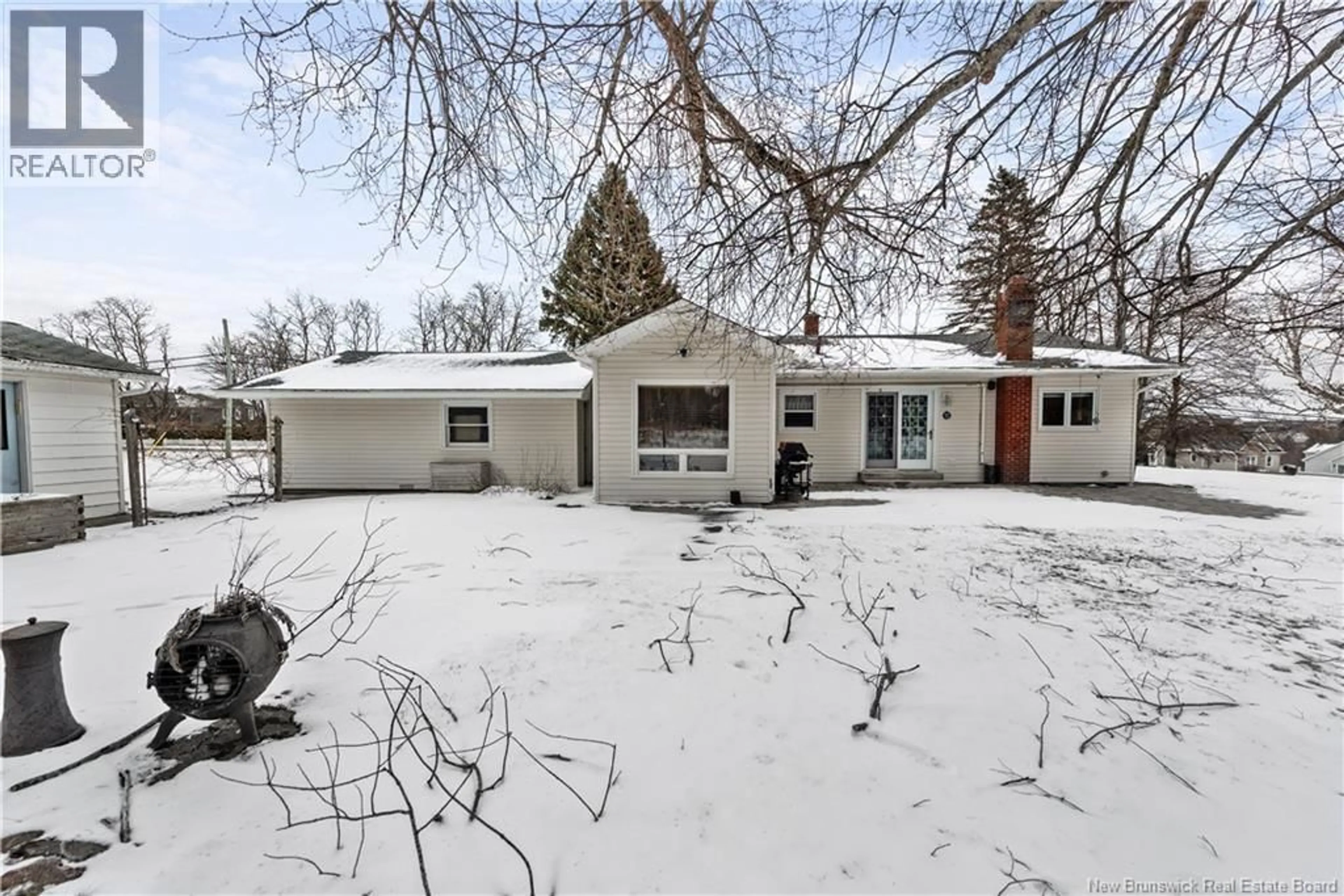 A pic from outside/outdoor area/front of a property/back of a property/a pic from drone, street for 9 ROUTE 133, Shediac New Brunswick E4P3C8