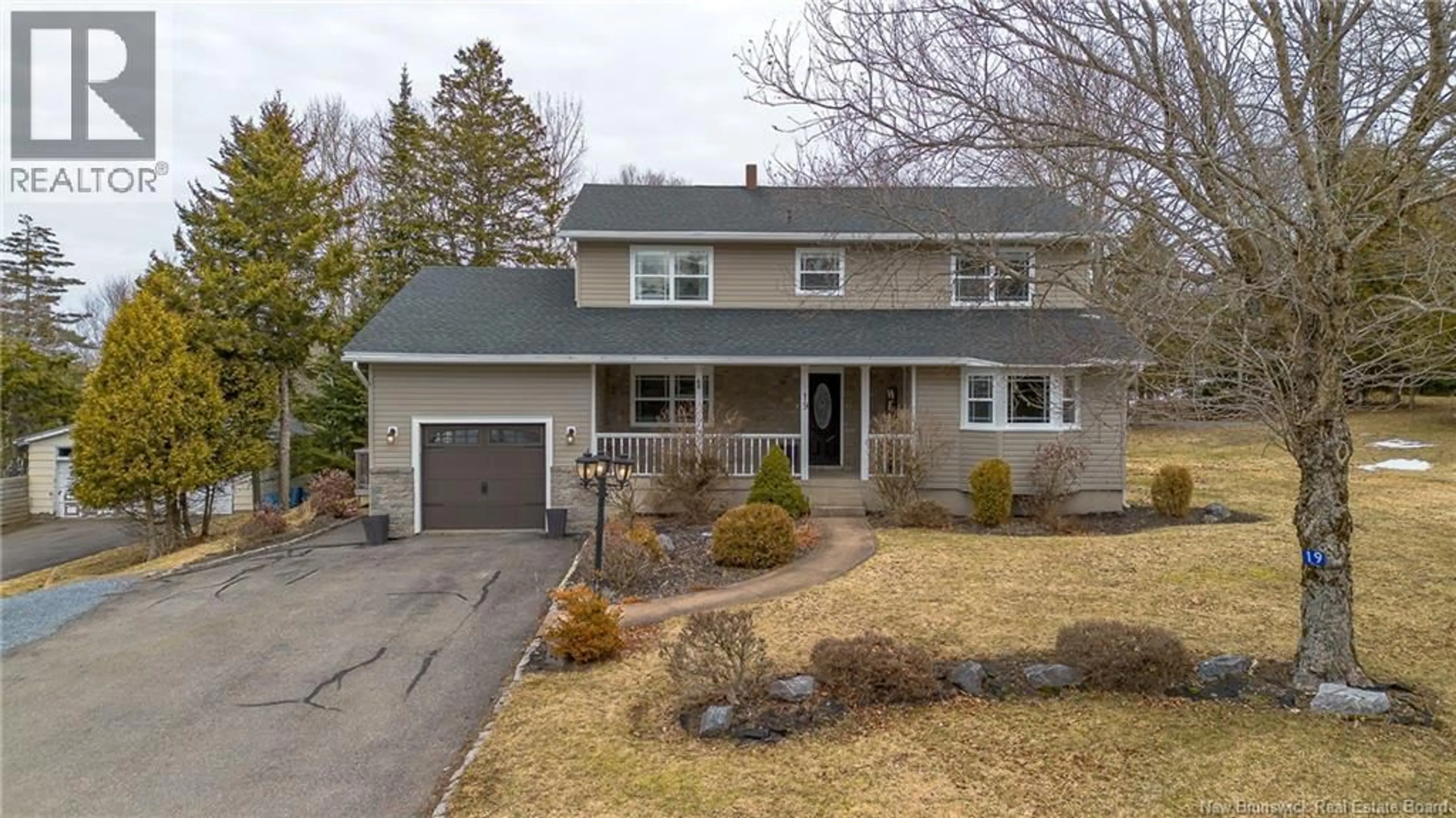 Home with vinyl exterior material, street for 19 KENNEVIEW DRIVE, Quispamsis New Brunswick E2E1A6