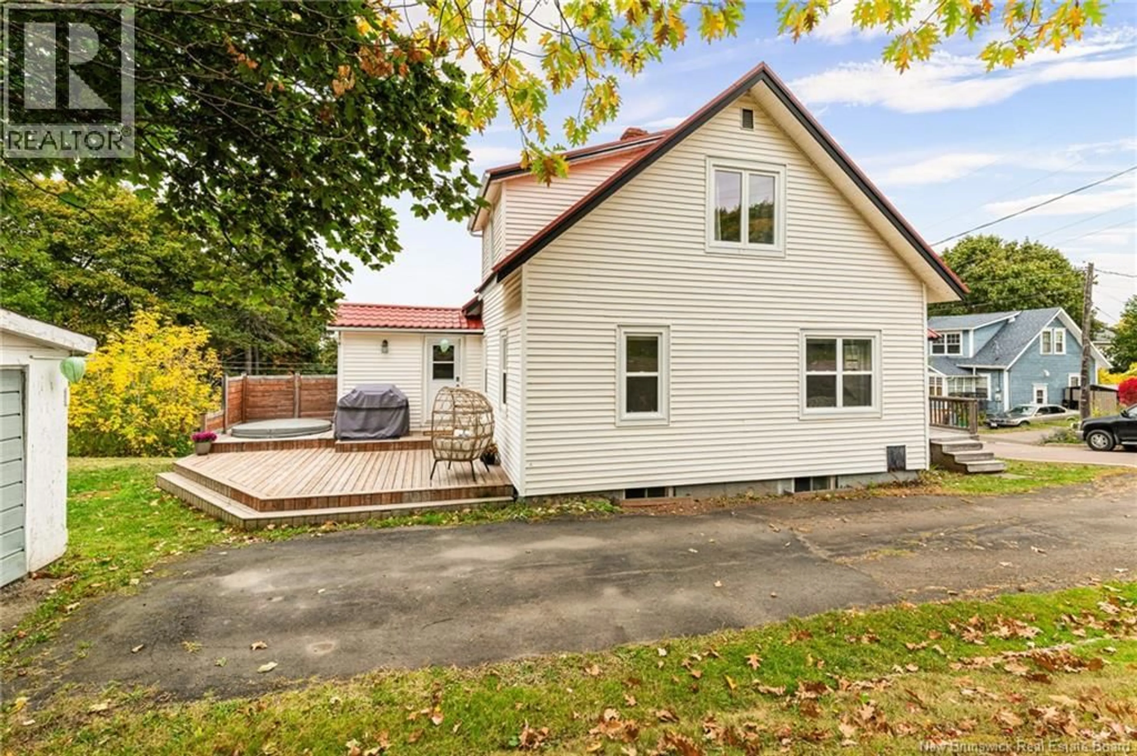 A pic from outside/outdoor area/front of a property/back of a property/a pic from drone, street for 121 HOWARD AVENUE, Riverview New Brunswick E1B1L8