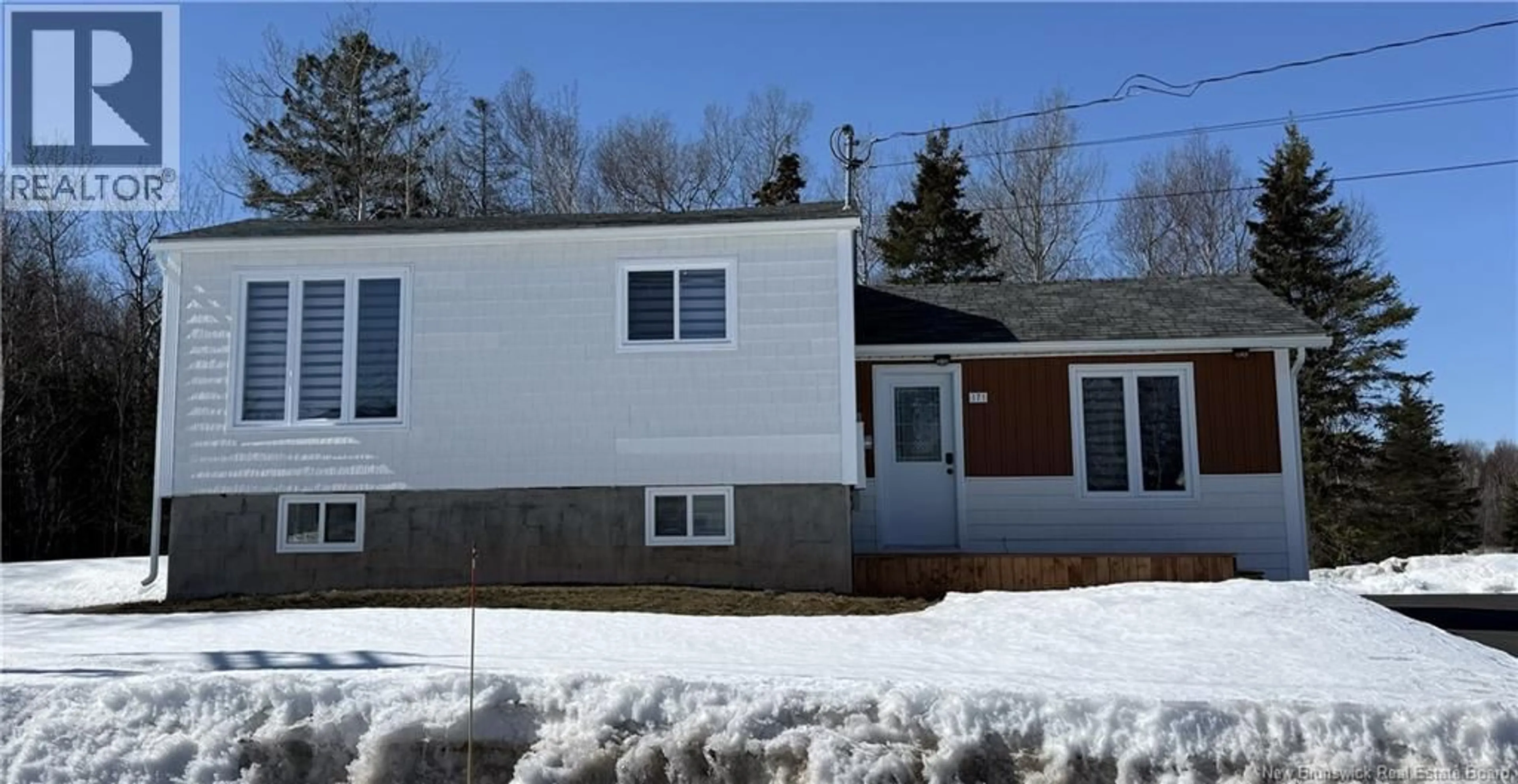 Home with vinyl exterior material, street for 171 12E RUE, Shippagan New Brunswick E8S1C4