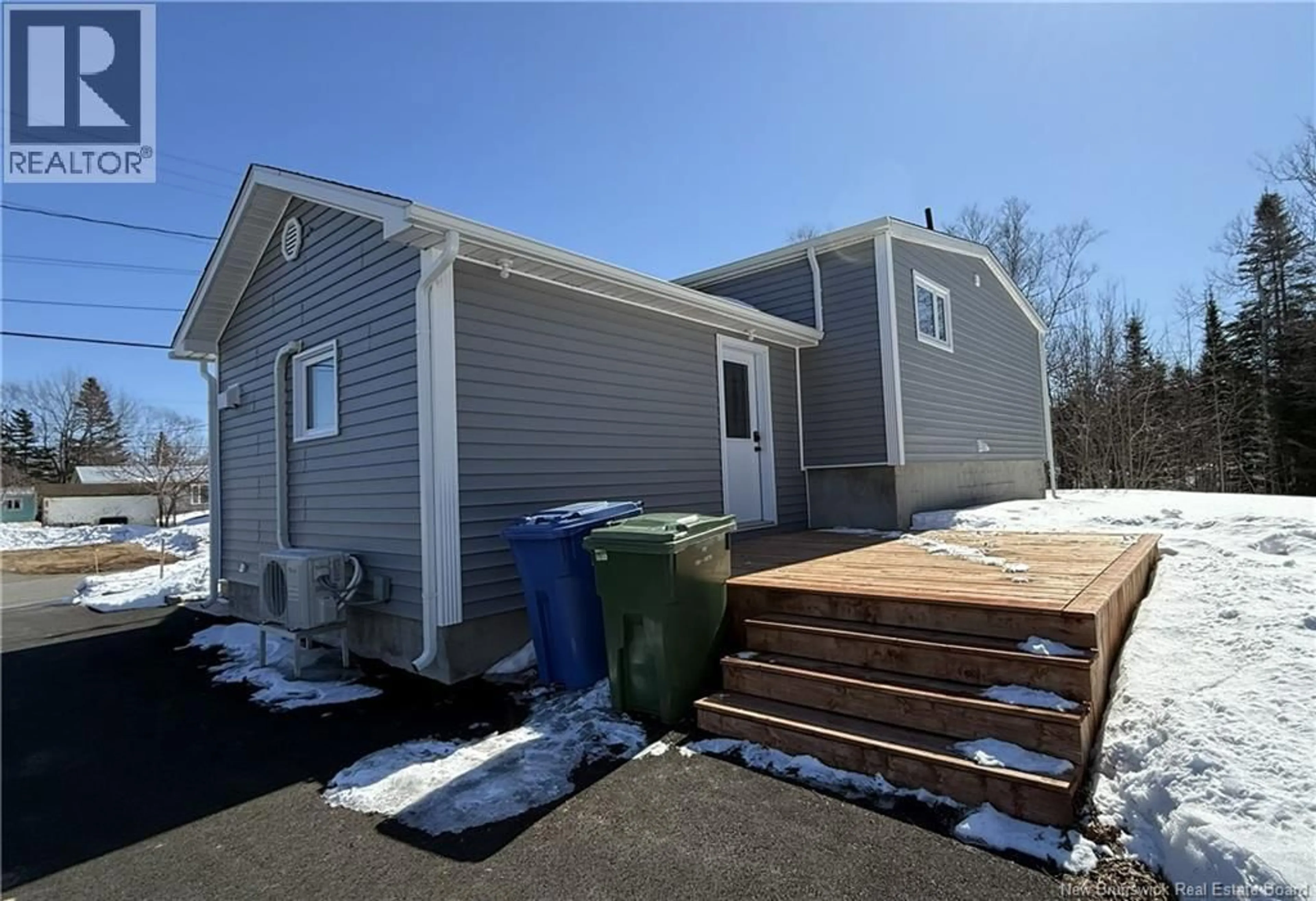 Home with vinyl exterior material, street for 171 12E RUE, Shippagan New Brunswick E8S1C4
