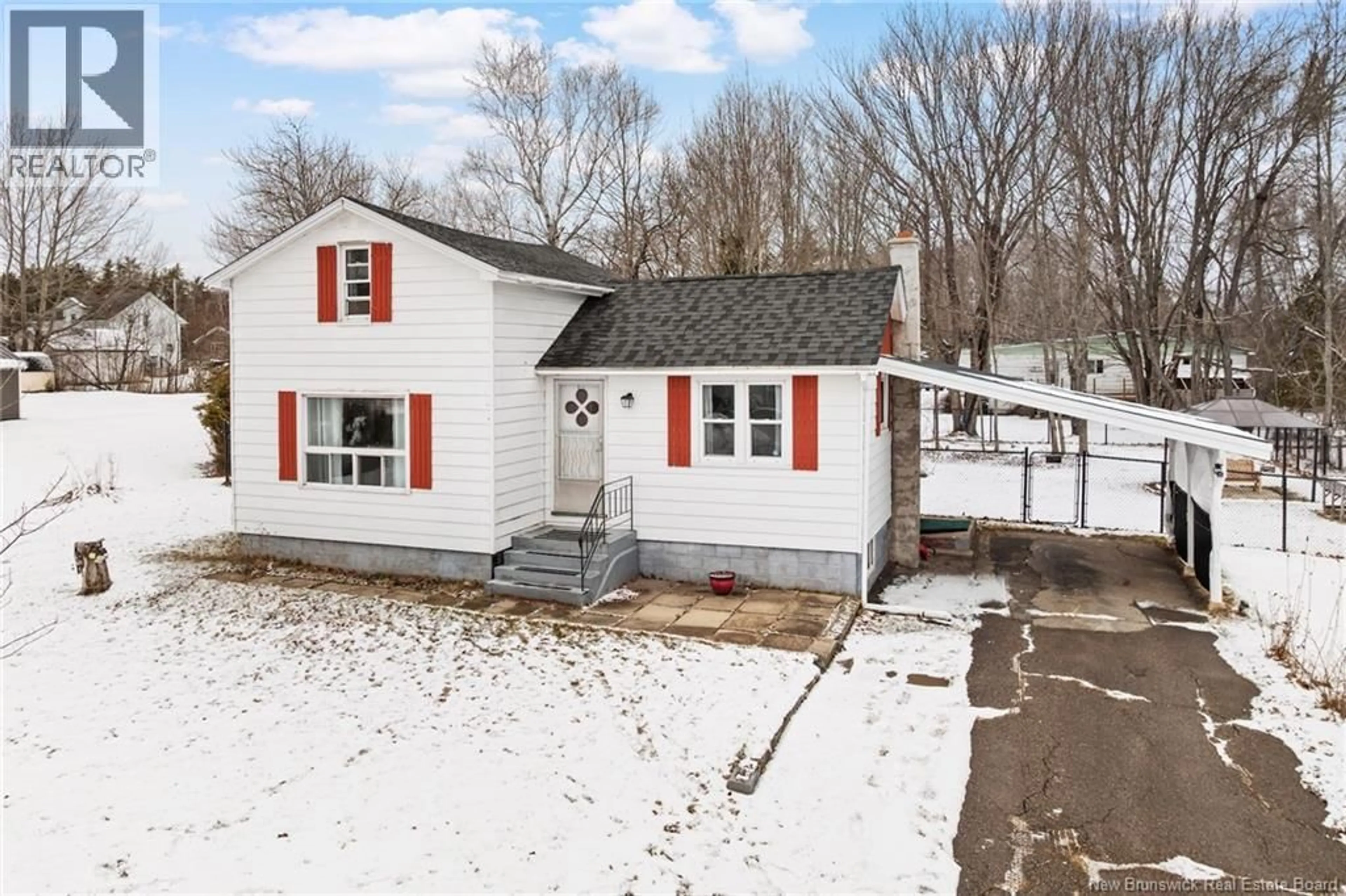 A pic from outside/outdoor area/front of a property/back of a property/a pic from drone, street for 38 CHESTNUT STREET, Minto New Brunswick E4B3L5