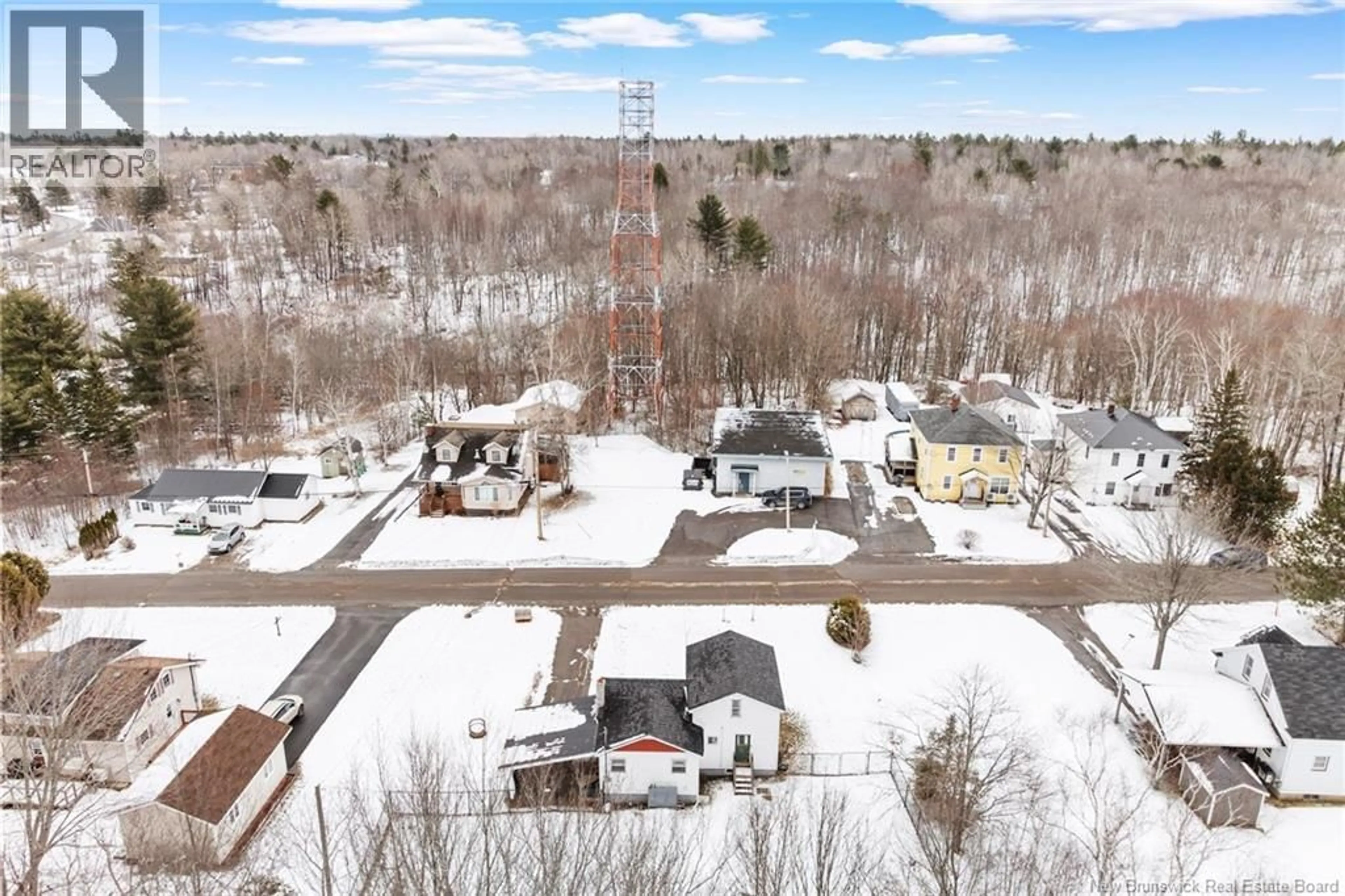 A pic from outside/outdoor area/front of a property/back of a property/a pic from drone, unknown for 38 CHESTNUT STREET, Minto New Brunswick E4B3L5