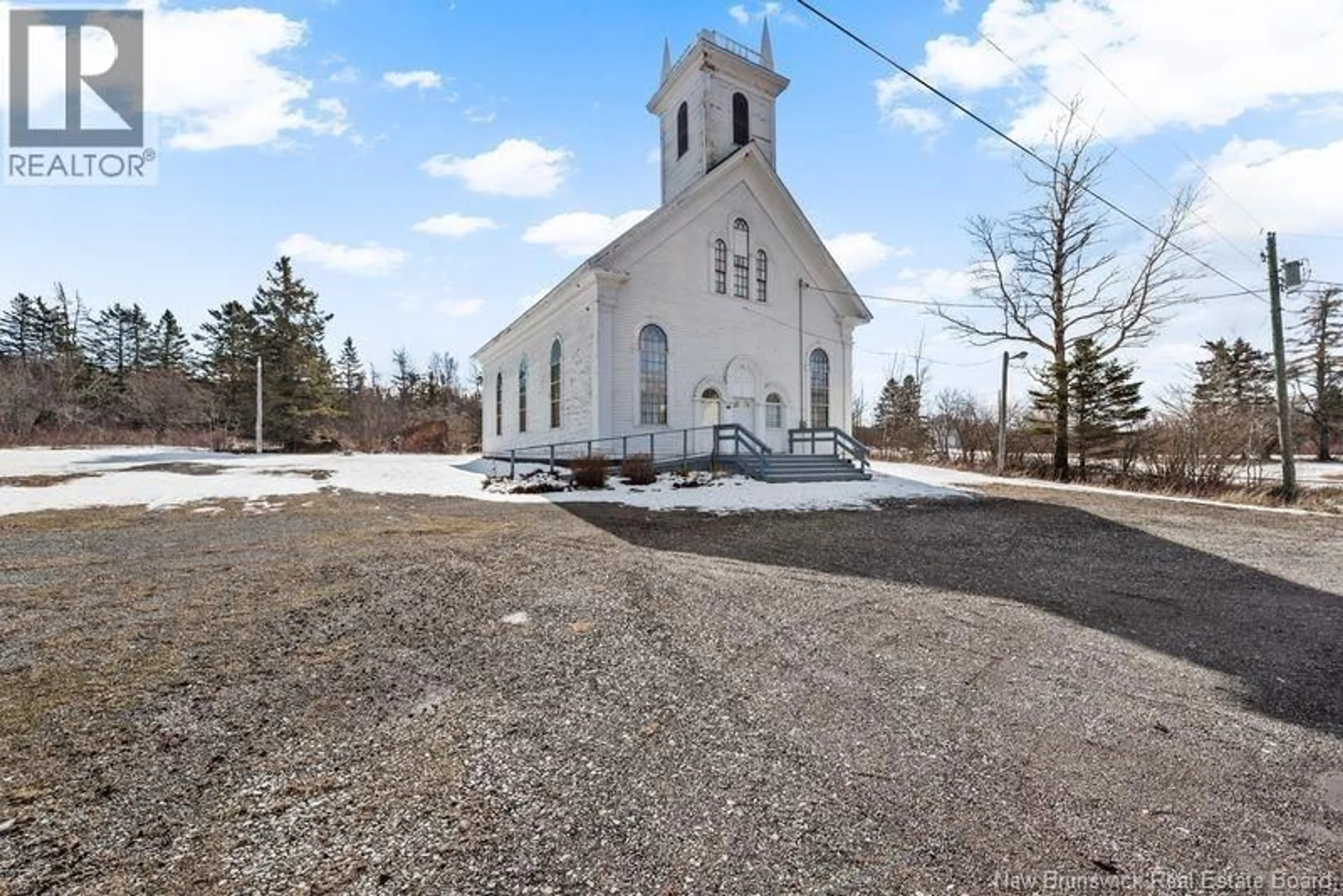 A pic from outside/outdoor area/front of a property/back of a property/a pic from drone, building for 32 MARY'S POINT ROAD, Harvey Bank New Brunswick E4H2N1