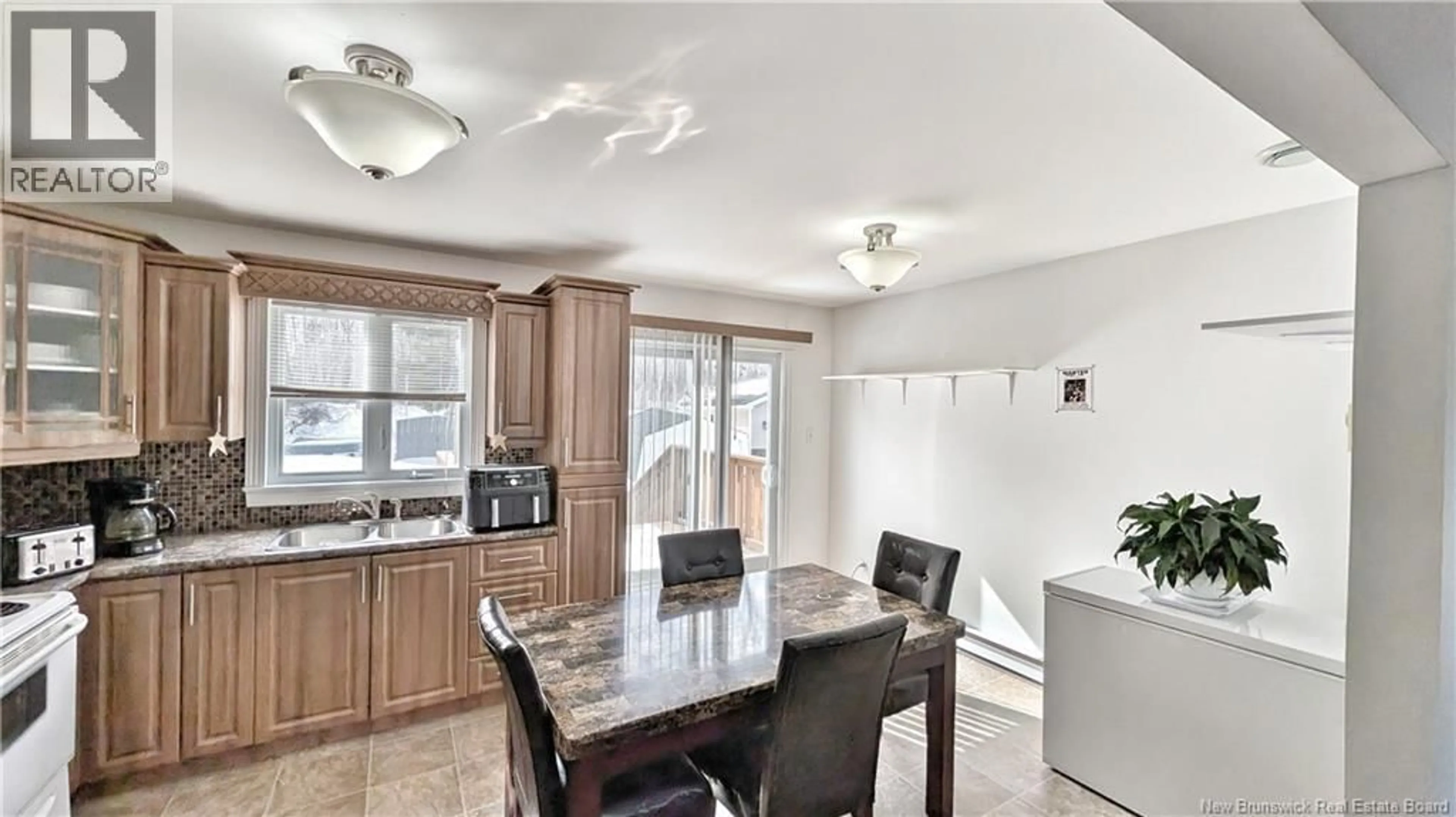 Open concept kitchen, ceramic/tile floor for 925-927 VICTORIA AVENUE, Bathurst New Brunswick E2A3K1