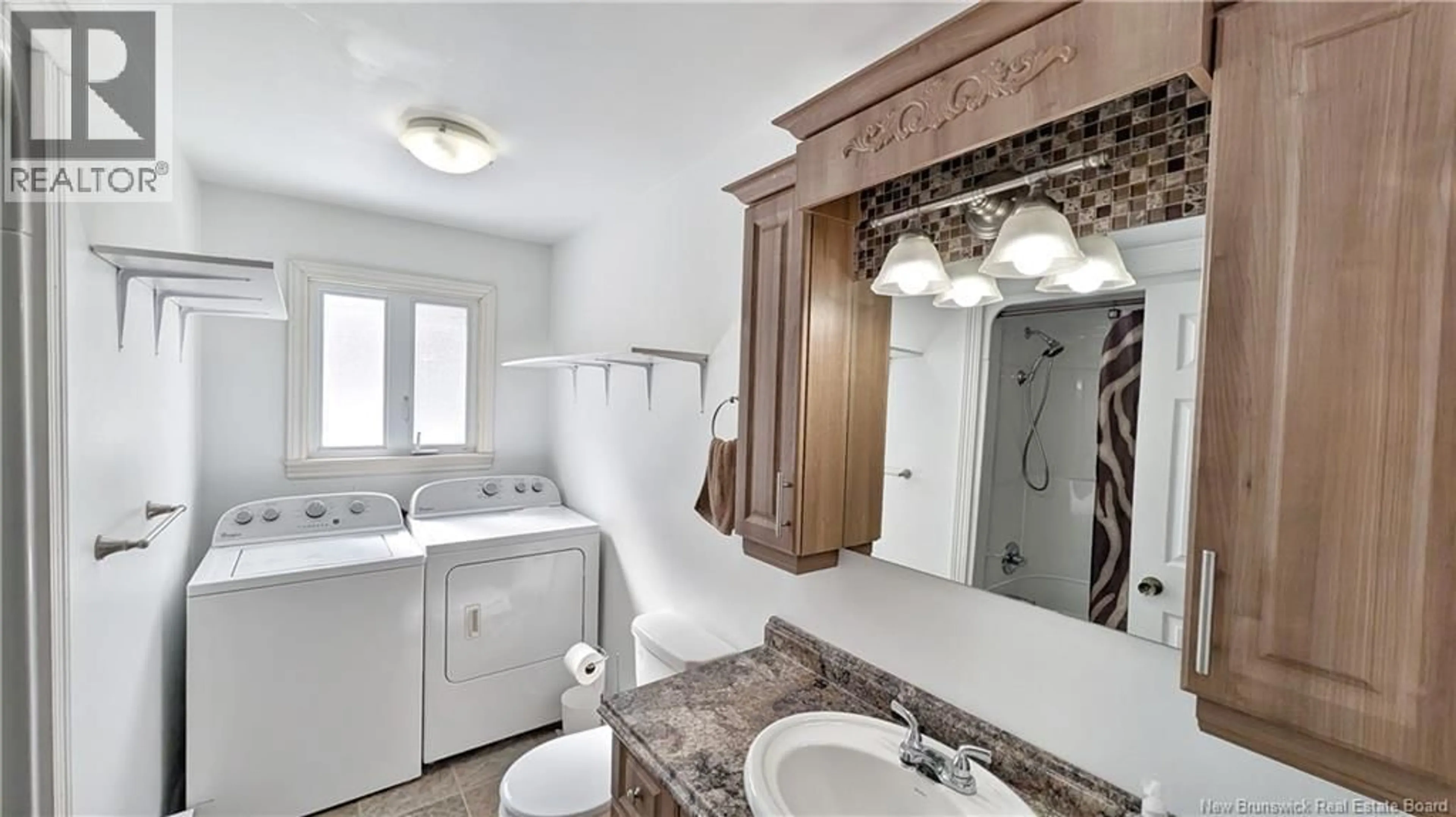 Standard bathroom, ceramic/tile floor for 925-927 VICTORIA AVENUE, Bathurst New Brunswick E2A3K1