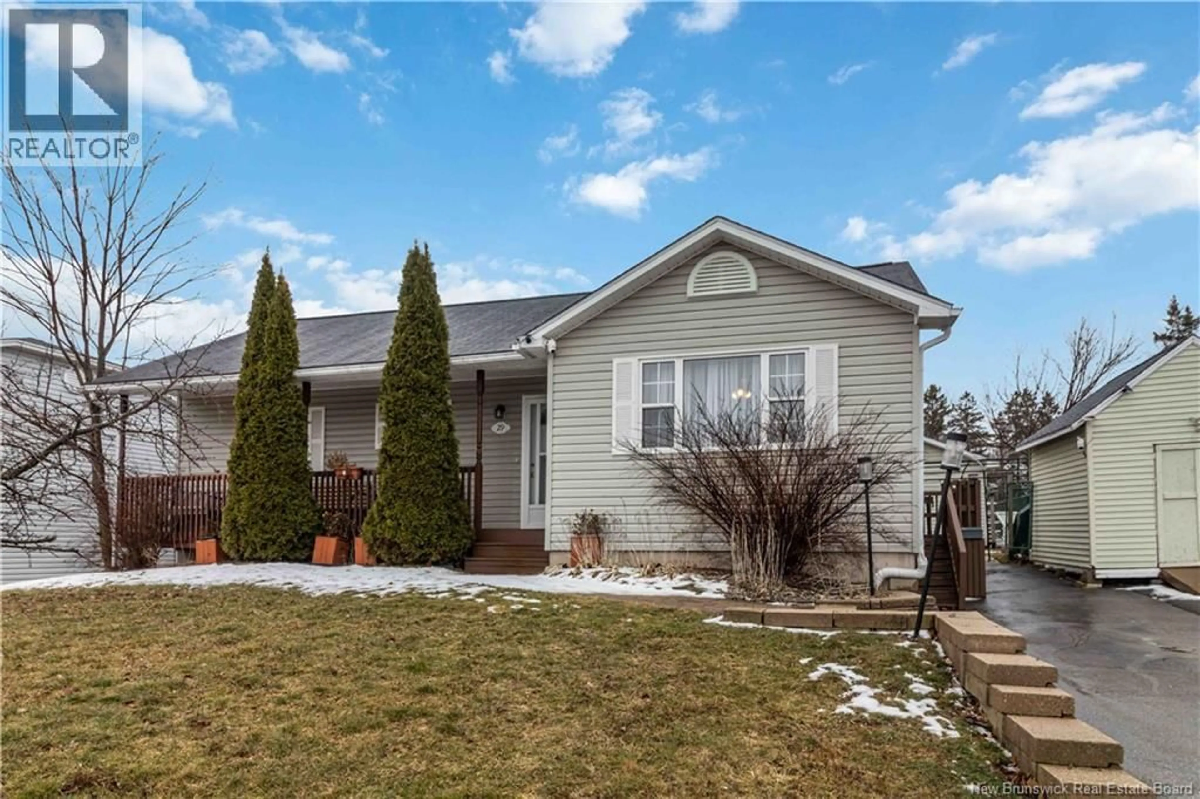 Home with vinyl exterior material, street for 29 CHATHAM AVENUE, Oromocto New Brunswick E2V4N7