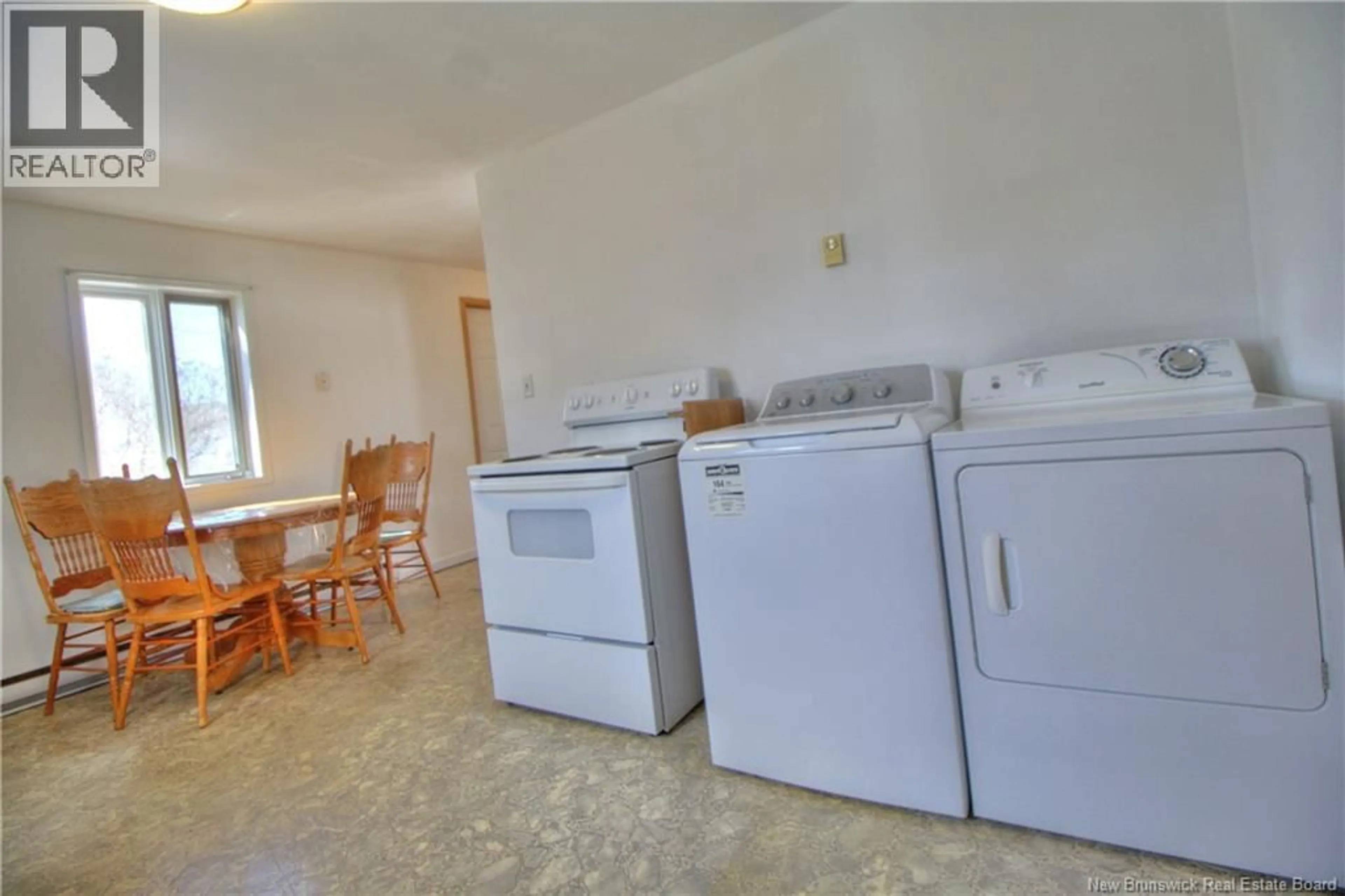 Kitchen with laundary machines, unknown for 69 BELLEVUE, Saint-Louis-De-Kent New Brunswick E4X1C2