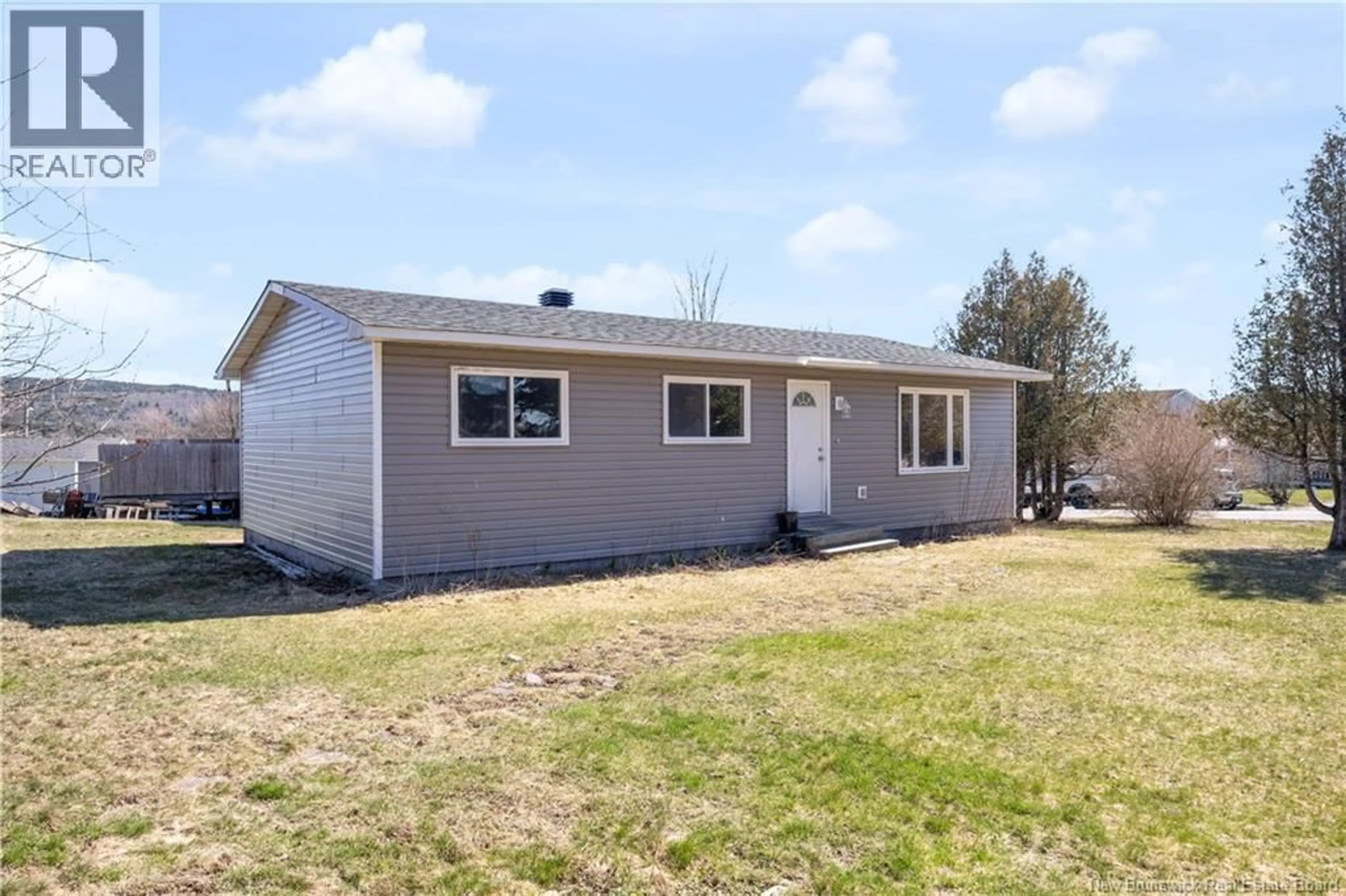 Home with vinyl exterior material, building for 60 EDEN STREET, Saint John New Brunswick E2P1C3