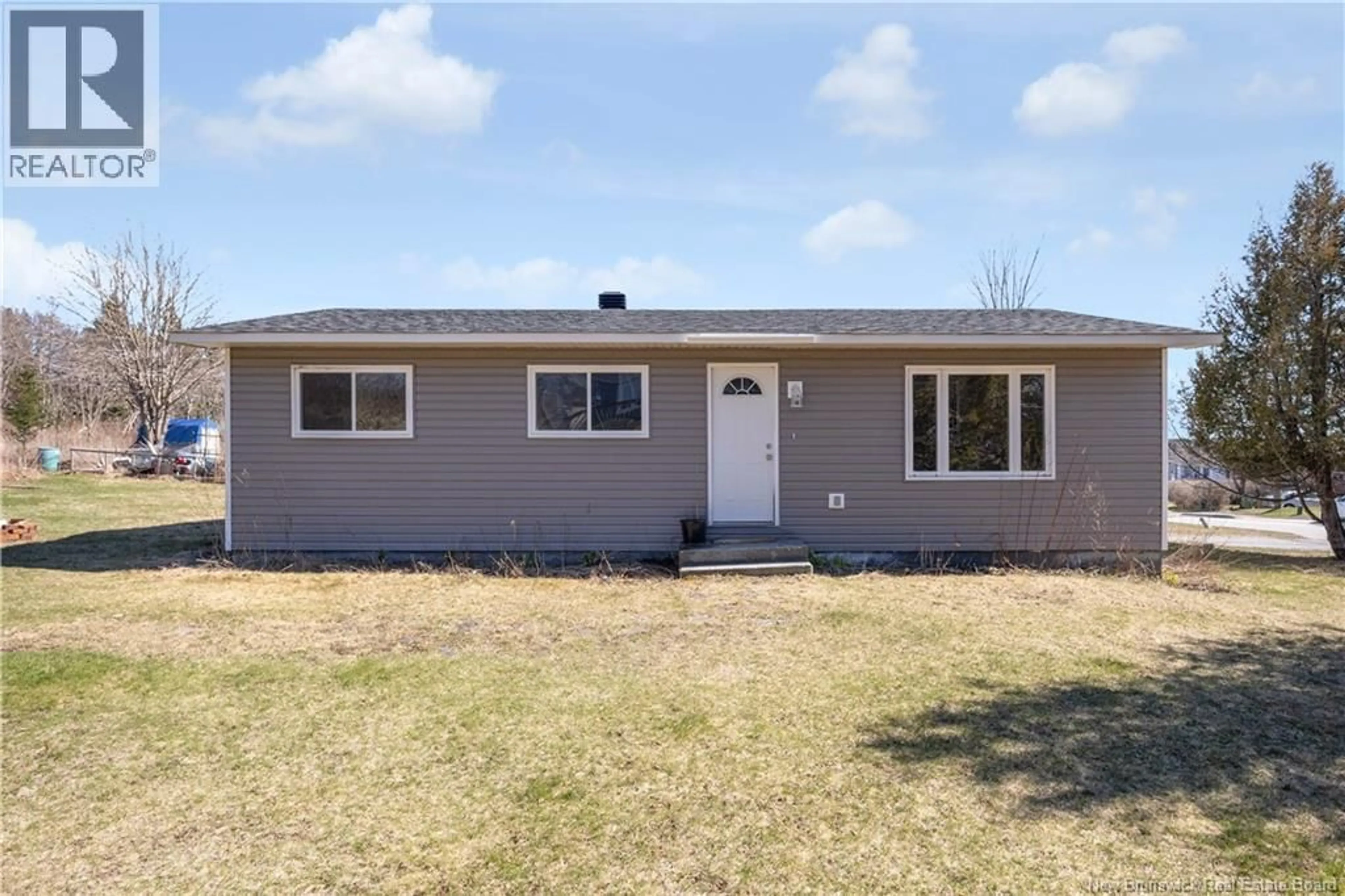 Home with vinyl exterior material, building for 60 EDEN STREET, Saint John New Brunswick E2P1C3