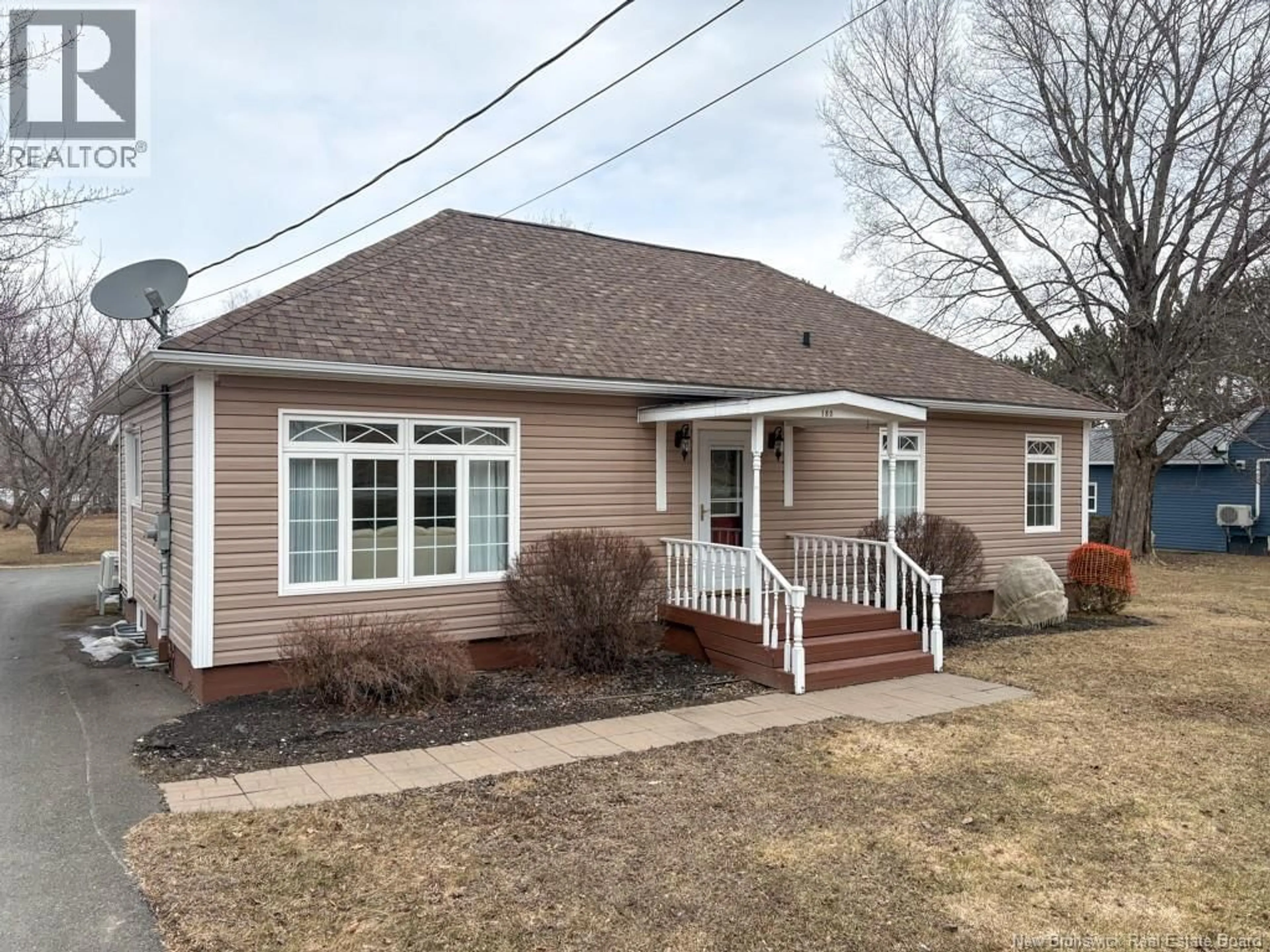 Home with vinyl exterior material, street for 180 HOULTON ROAD, Woodstock New Brunswick E7M1Z1