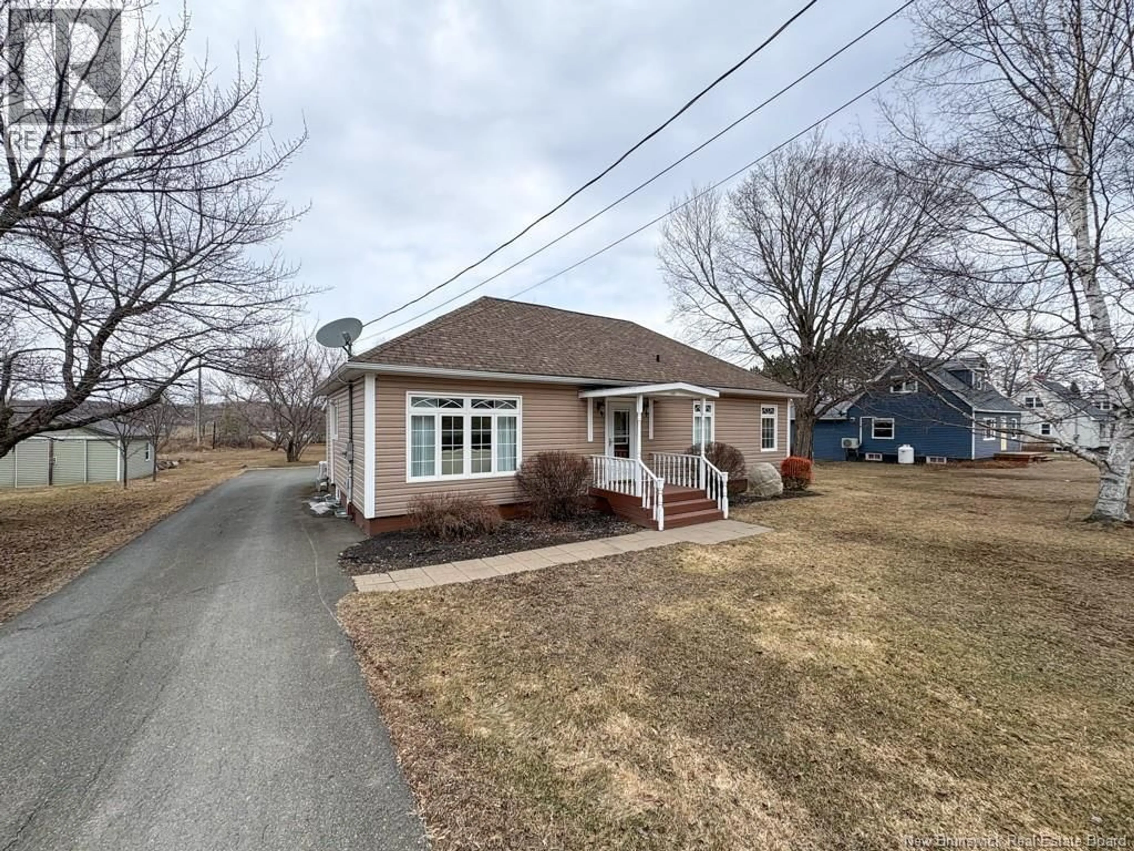 A pic from outside/outdoor area/front of a property/back of a property/a pic from drone, street for 180 HOULTON ROAD, Woodstock New Brunswick E7M1Z1