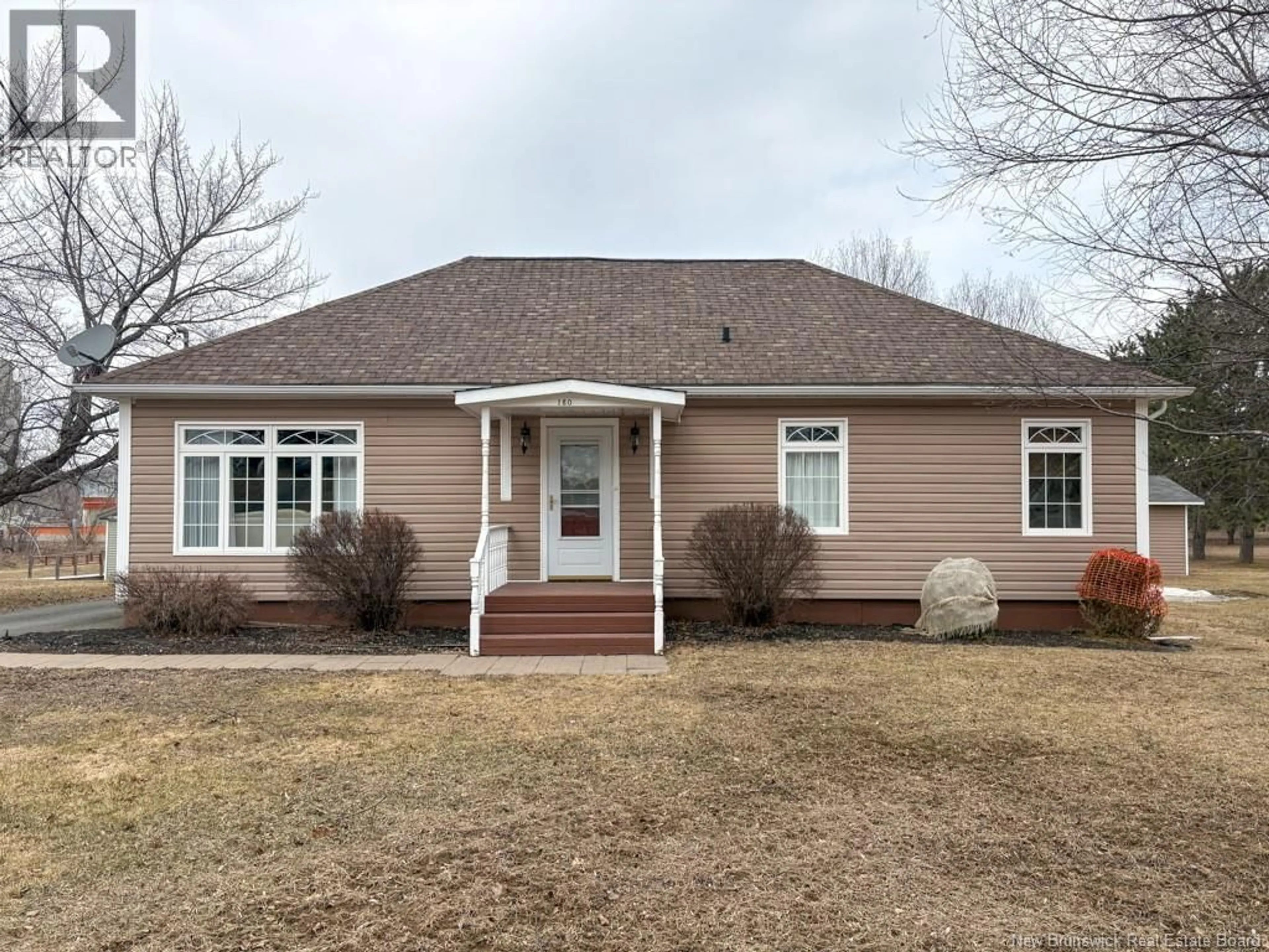 Home with vinyl exterior material, street for 180 HOULTON ROAD, Woodstock New Brunswick E7M1Z1