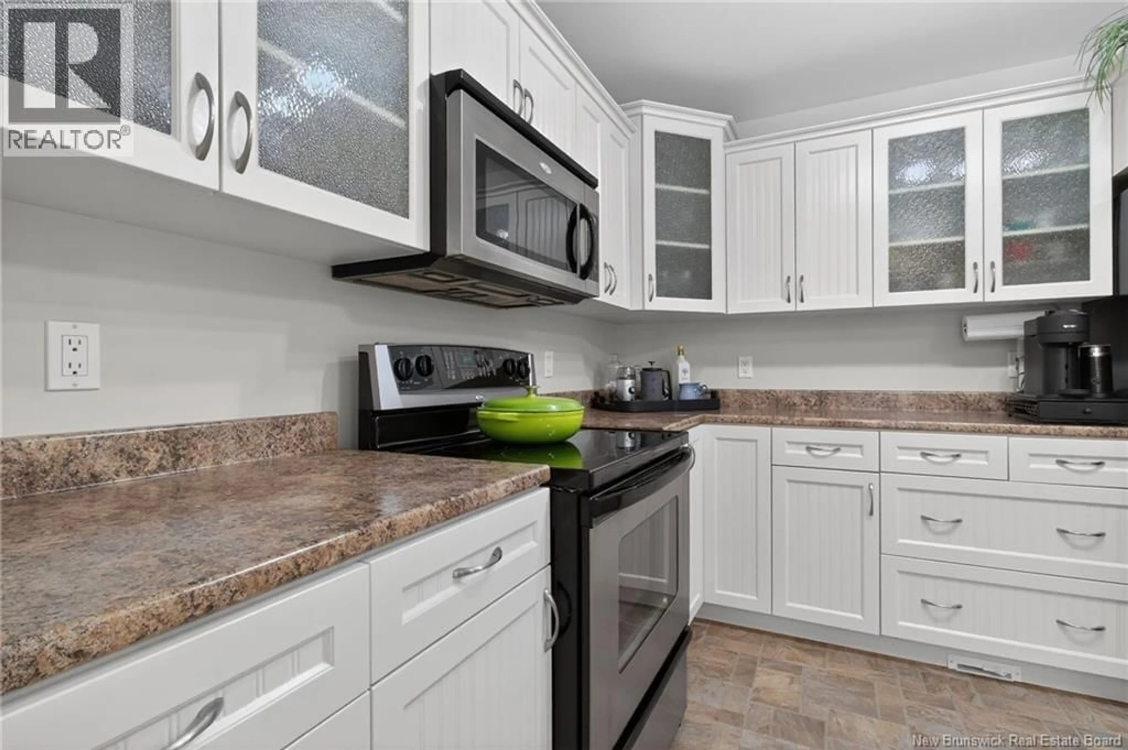 Standard kitchen, ceramic/tile floor for 208 DAMIEN STREET, Dieppe New Brunswick E1A5V6