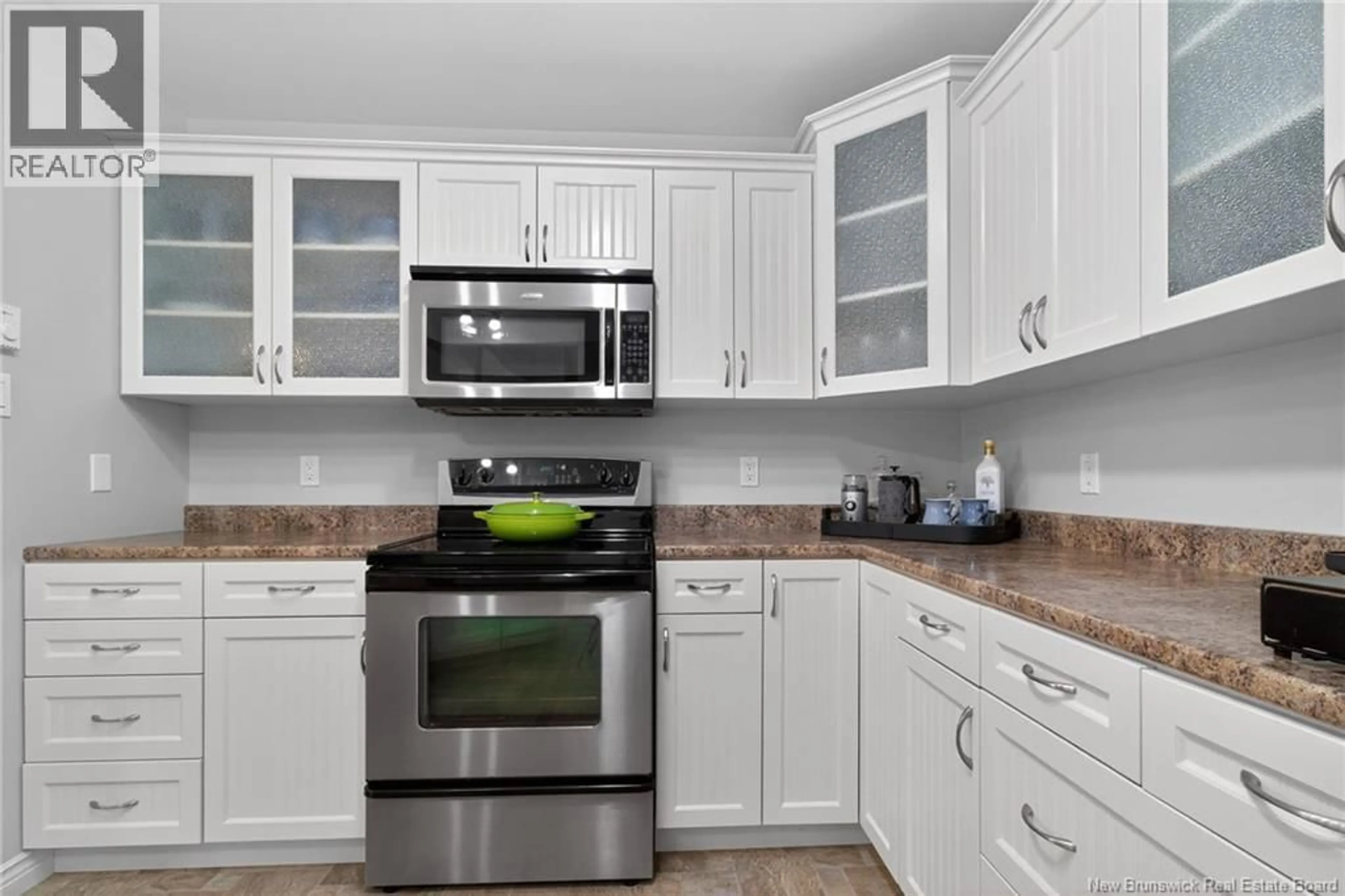 Standard kitchen, ceramic/tile floor for 208 DAMIEN STREET, Dieppe New Brunswick E1A5V6