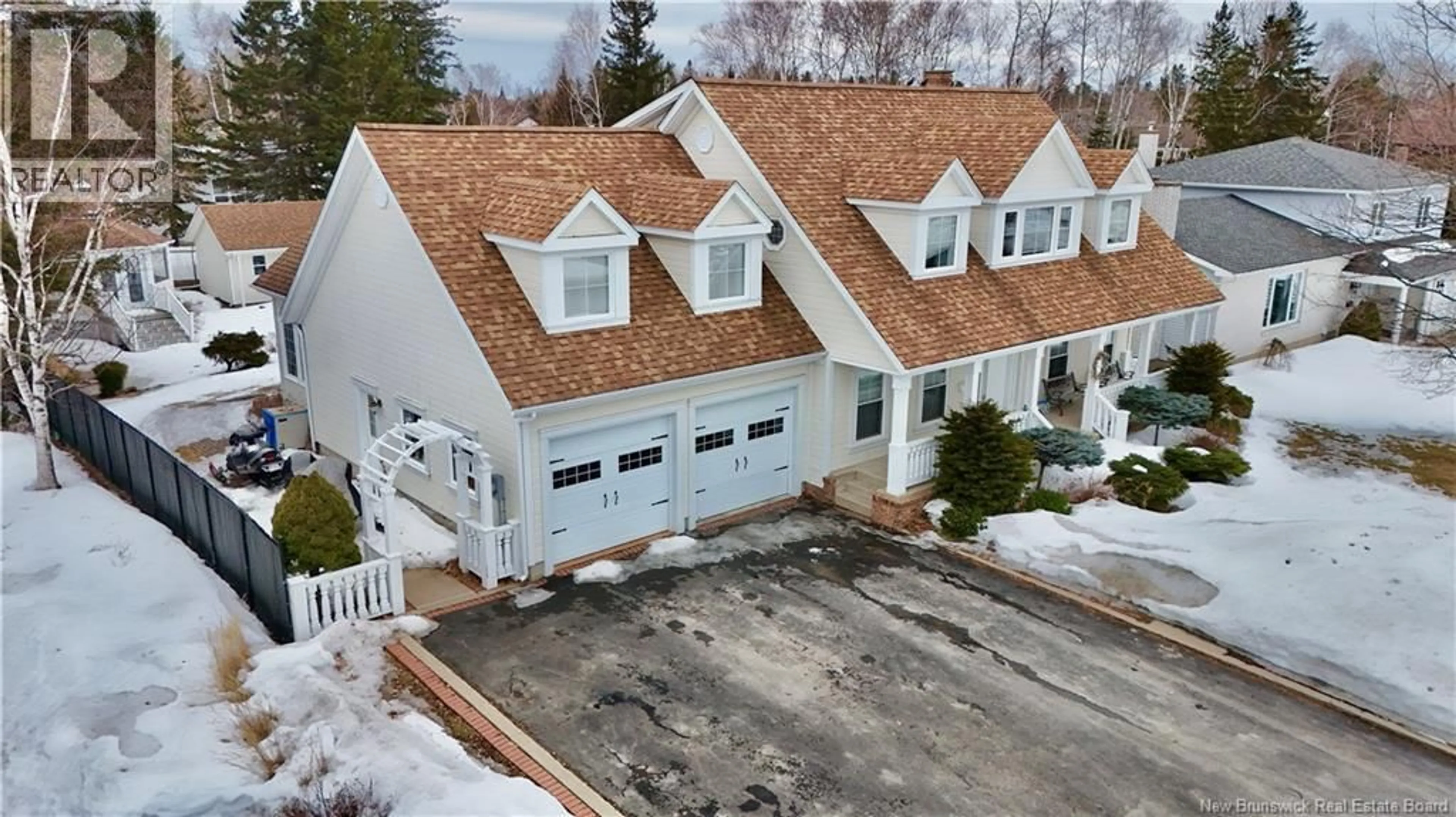 A pic from outside/outdoor area/front of a property/back of a property/a pic from drone, street for 1065 SYCAMORE AVENUE, Bathurst New Brunswick E2A4M9