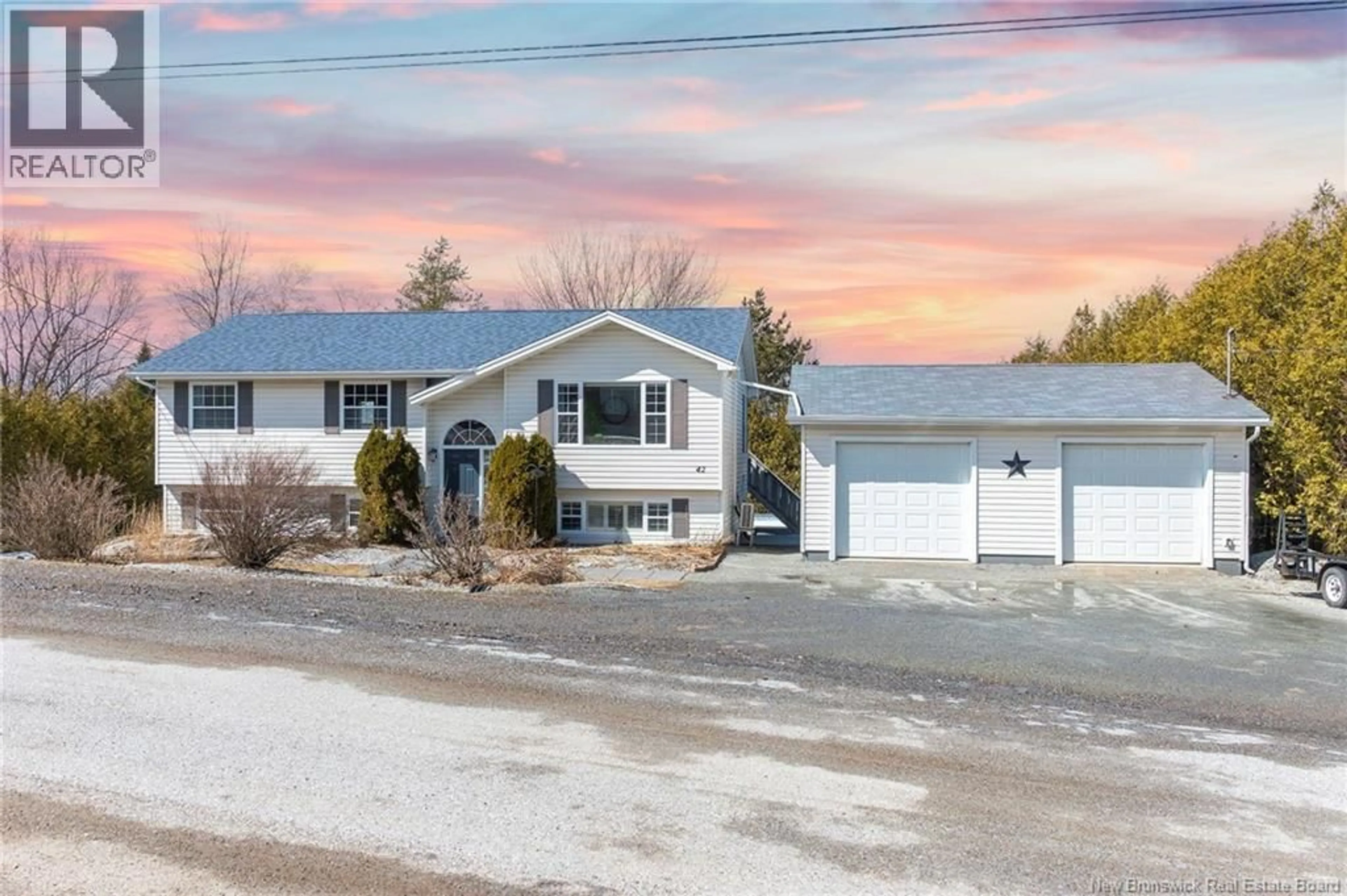 Home with vinyl exterior material, street for 42 RAYMOND STREET, Hampton New Brunswick E5N5J8