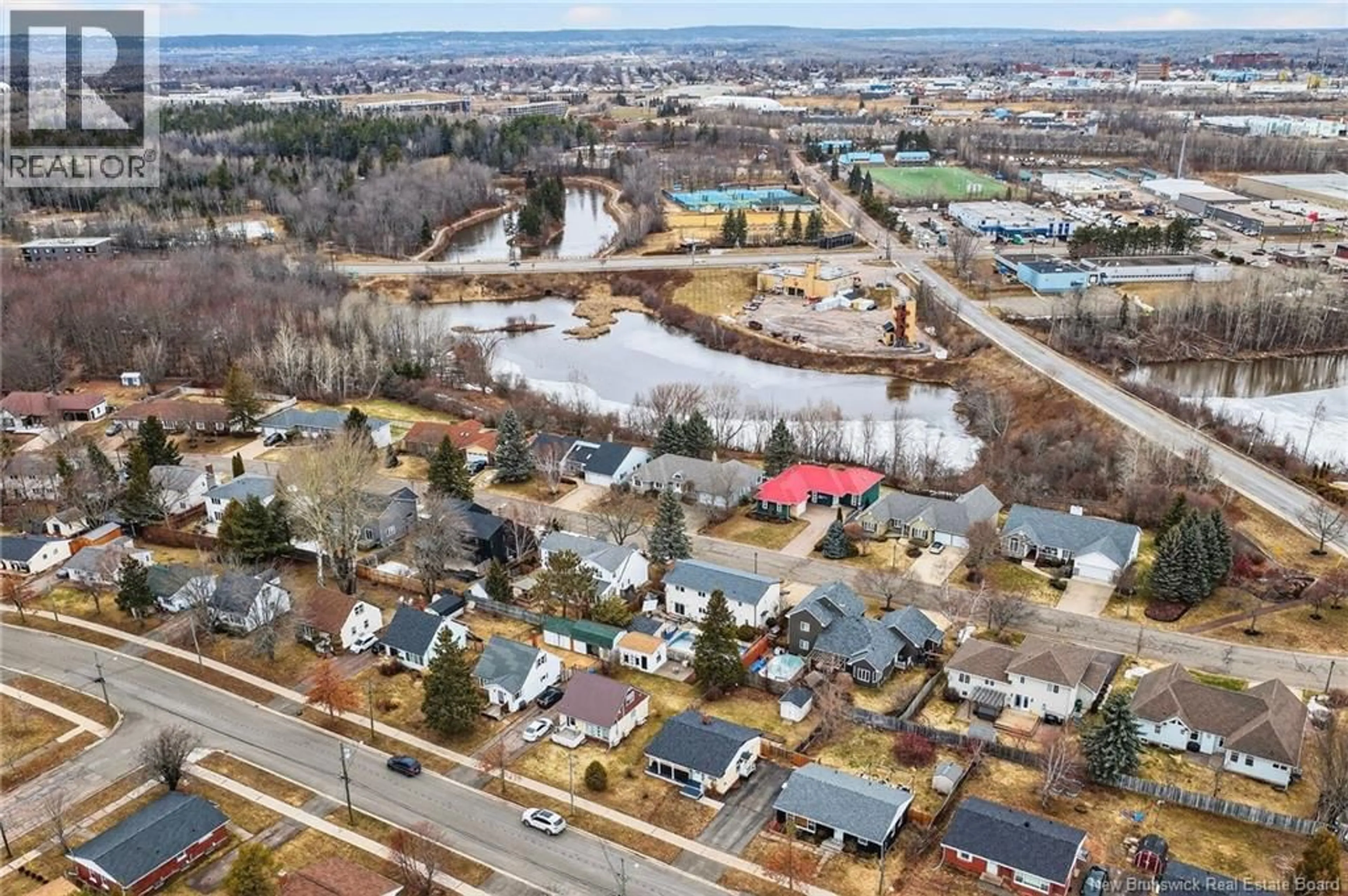A pic from outside/outdoor area/front of a property/back of a property/a pic from drone, unknown for 33 HOWS CRESCENT, Moncton New Brunswick E1E1S9