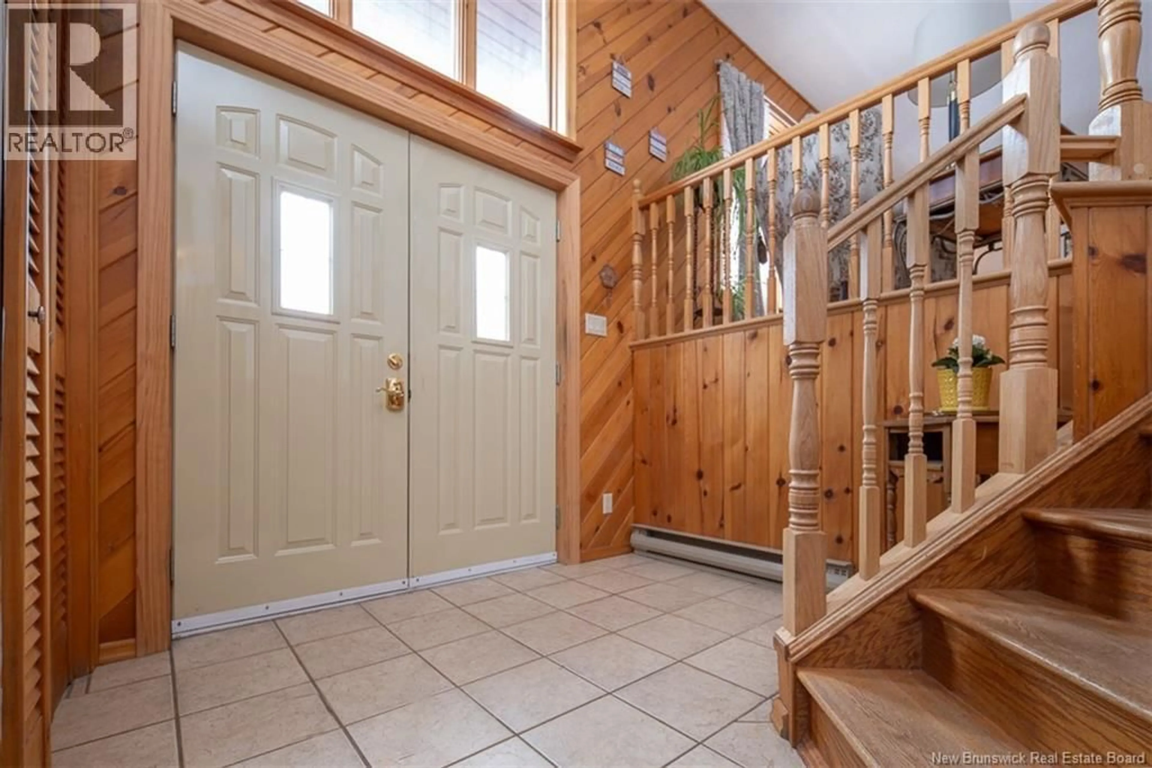 Indoor entryway for 340 MACDONALD AVENUE, Oromocto New Brunswick E2V2J3