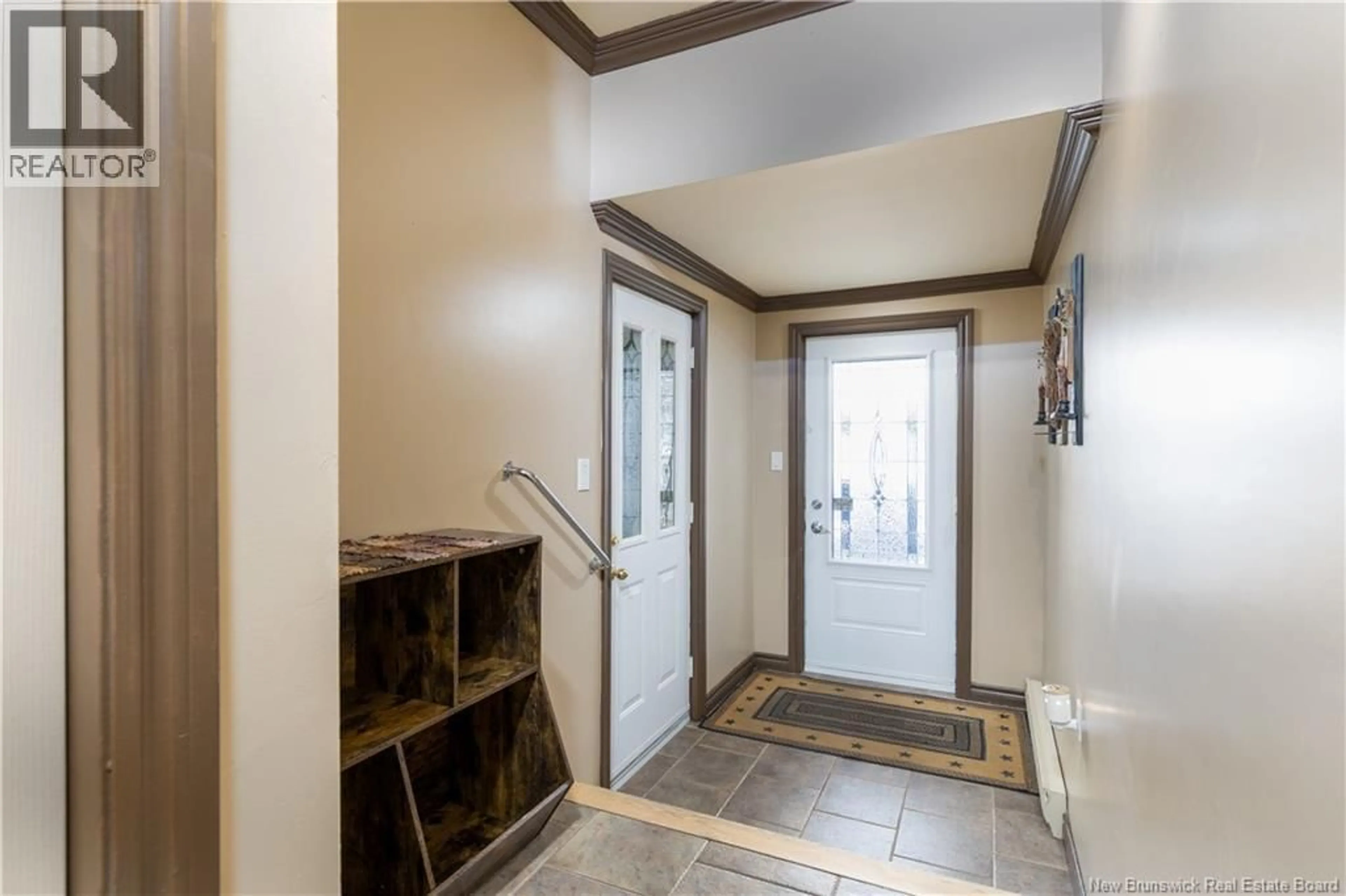 Indoor entryway for 600 5TH AVENUE, Grand-Sault/Grand Falls New Brunswick E3Z1A1