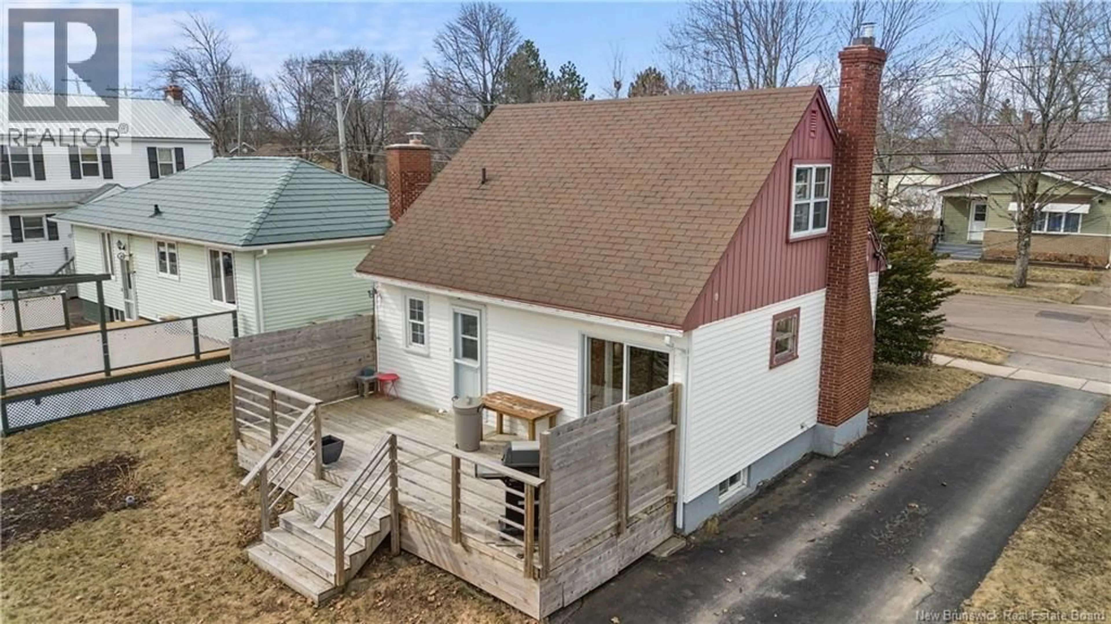 A pic from outside/outdoor area/front of a property/back of a property/a pic from drone, street for 115 JONES ST, Moncton New Brunswick E1C6J9