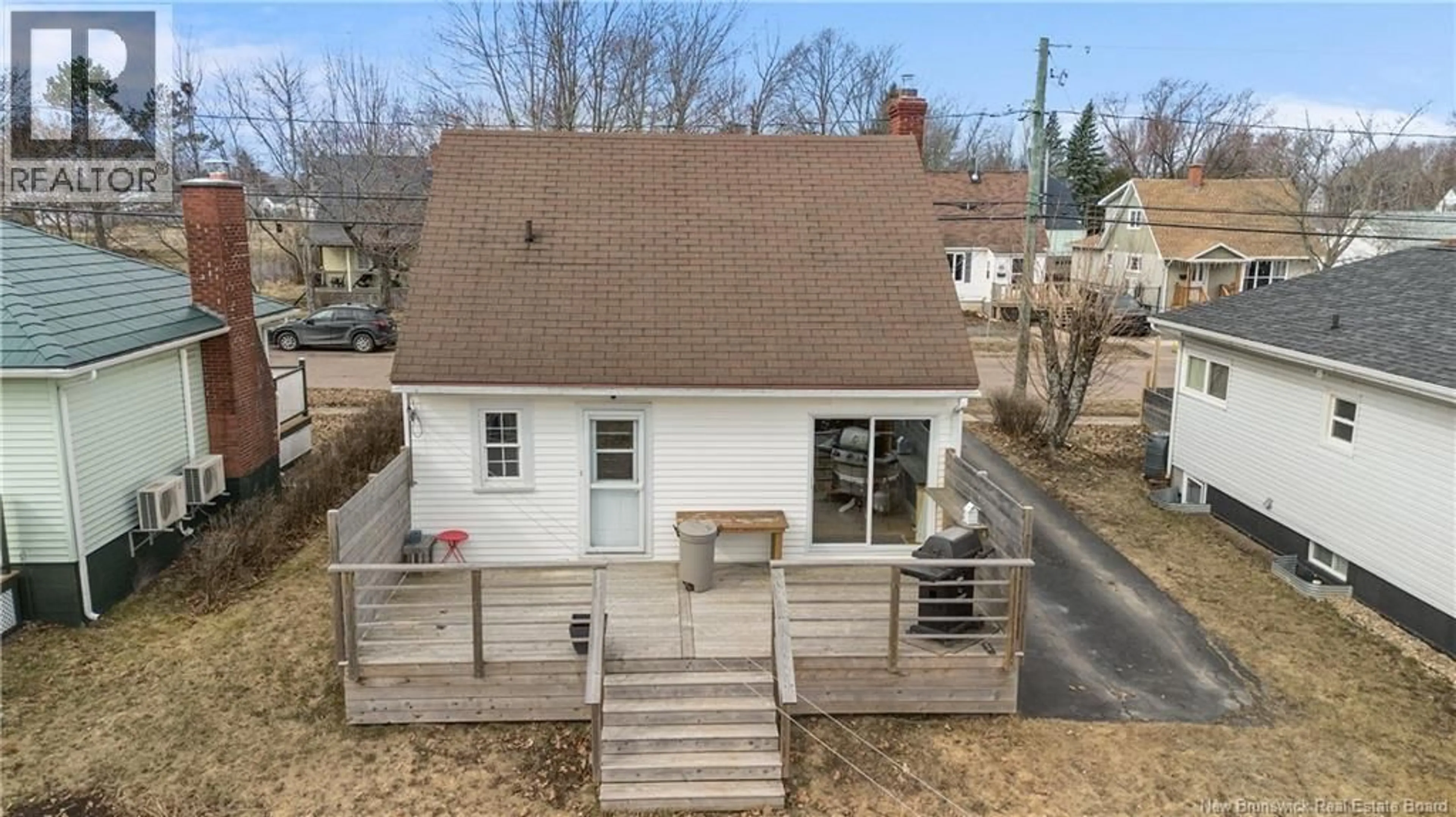 A pic from outside/outdoor area/front of a property/back of a property/a pic from drone, street for 115 JONES ST, Moncton New Brunswick E1C6J9