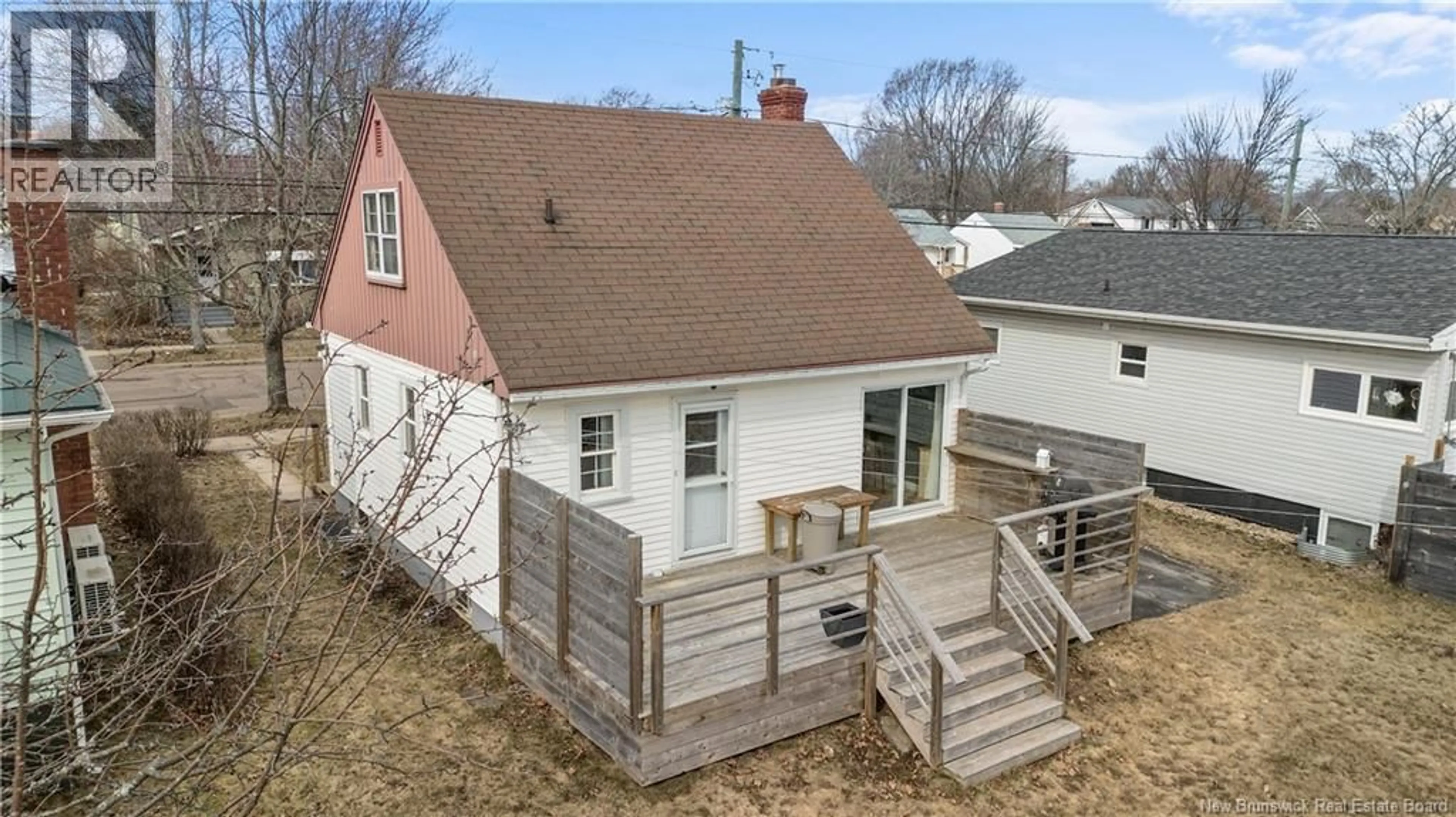 A pic from outside/outdoor area/front of a property/back of a property/a pic from drone, street for 115 JONES ST, Moncton New Brunswick E1C6J9