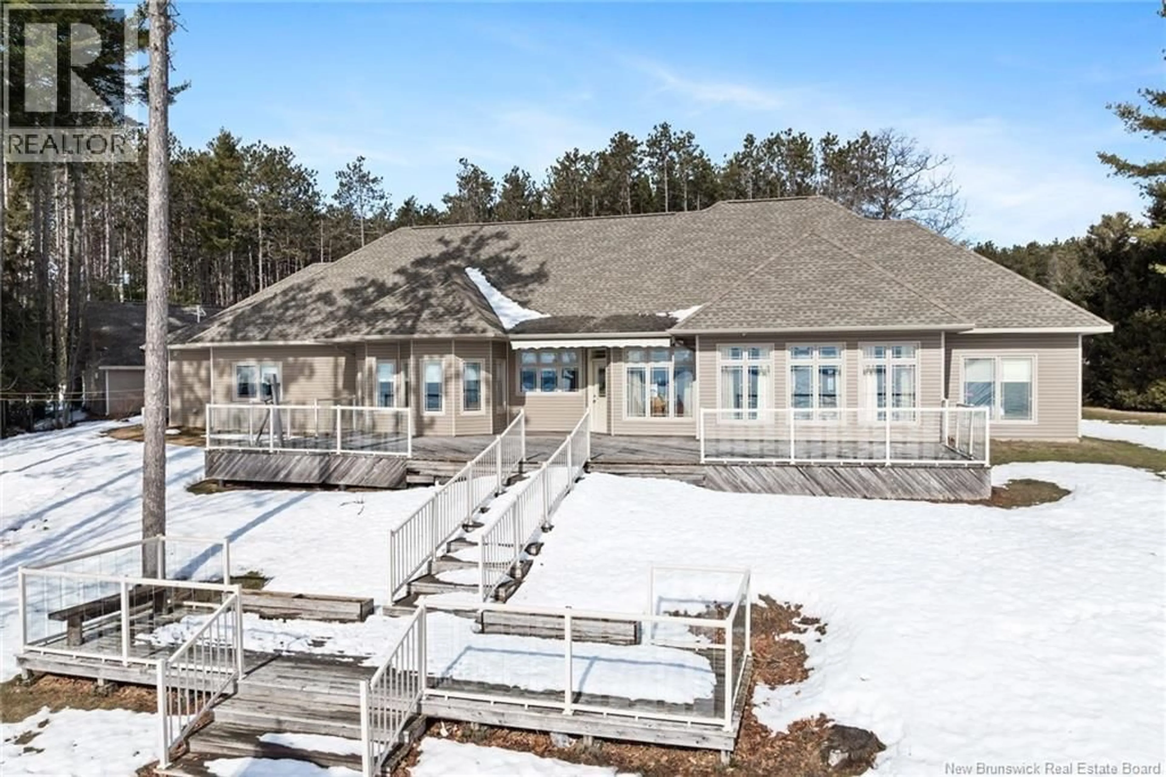 A pic from outside/outdoor area/front of a property/back of a property/a pic from drone, building for 2990 ROUTE 690, Sypher Cove New Brunswick E4B0A9