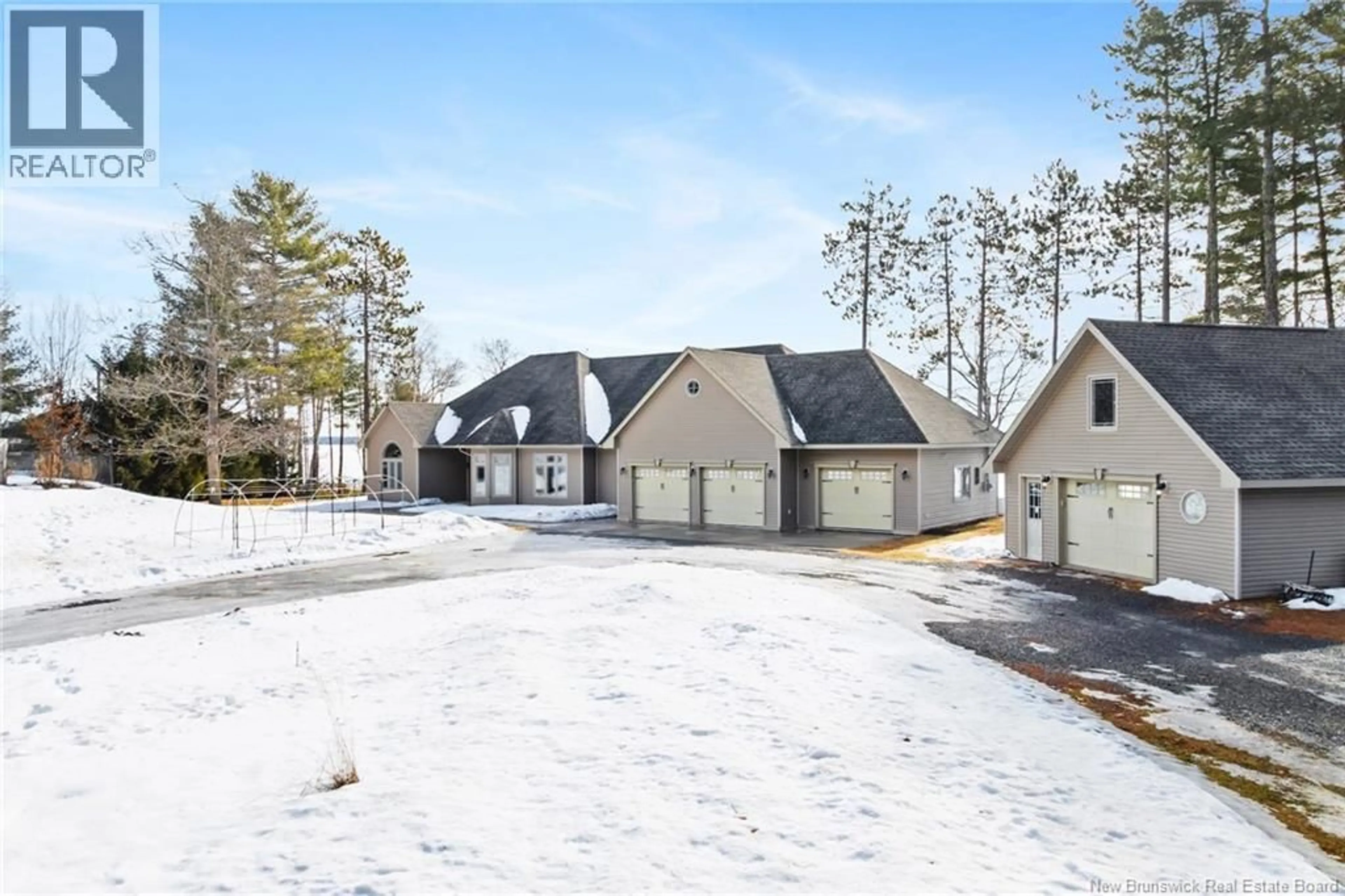 A pic from outside/outdoor area/front of a property/back of a property/a pic from drone, street for 2990 ROUTE 690, Sypher Cove New Brunswick E4B0A9