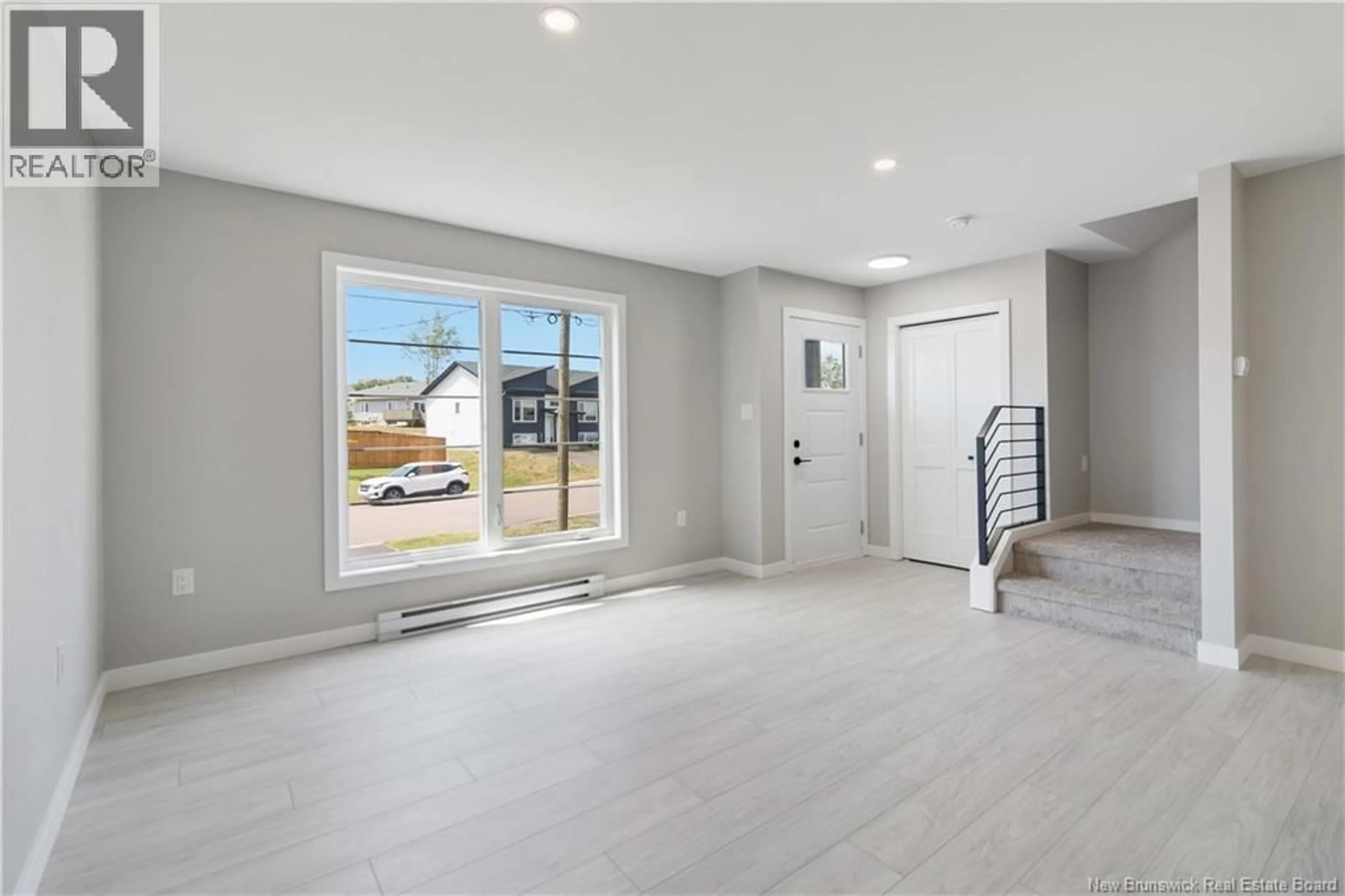 Indoor entryway for 378 DAMIEN, Dieppe New Brunswick E1A0H3