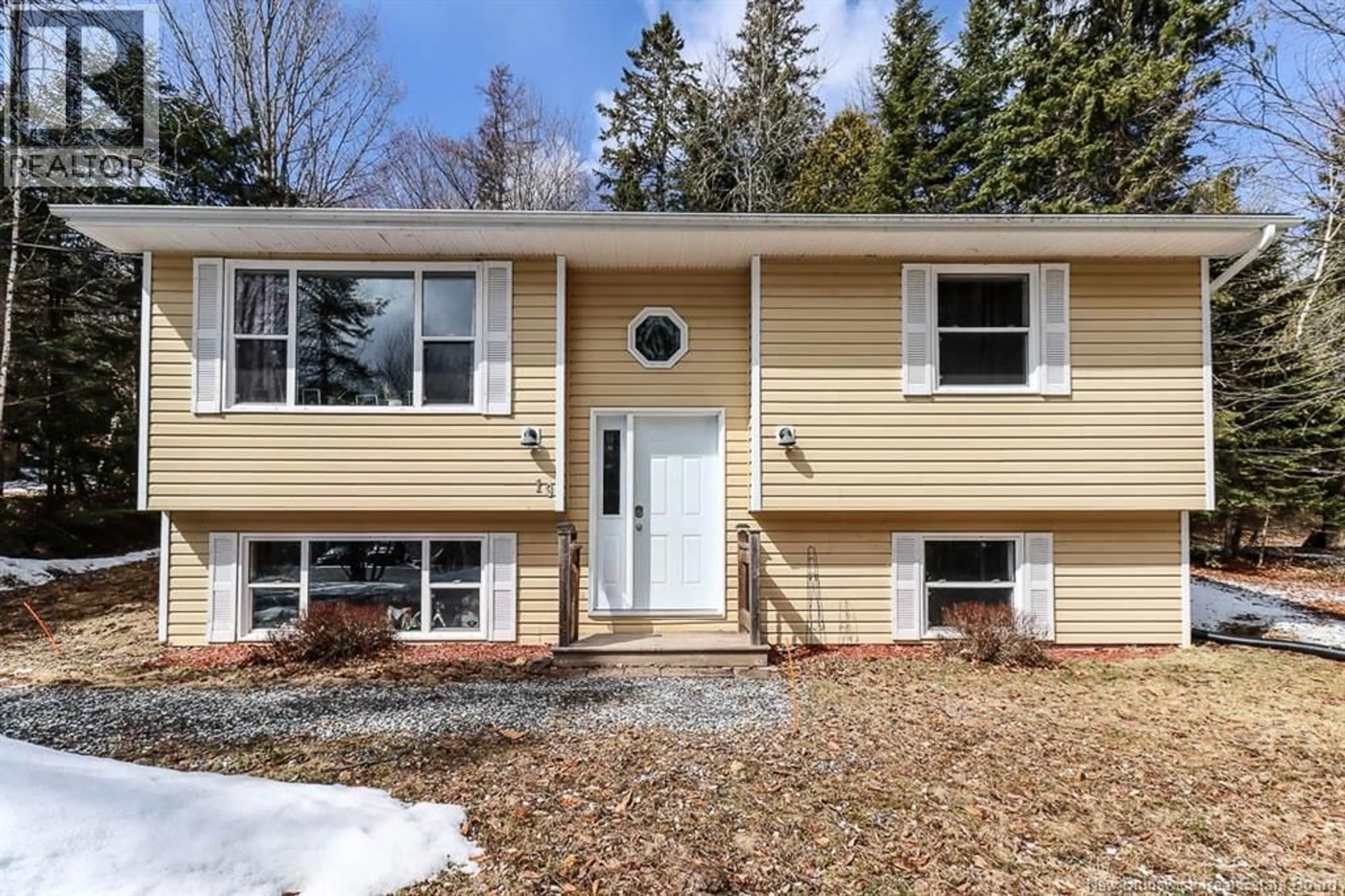 Home with vinyl exterior material, street for 19 LEESWOOD DRIVE, Quispamsis New Brunswick E2G1N1